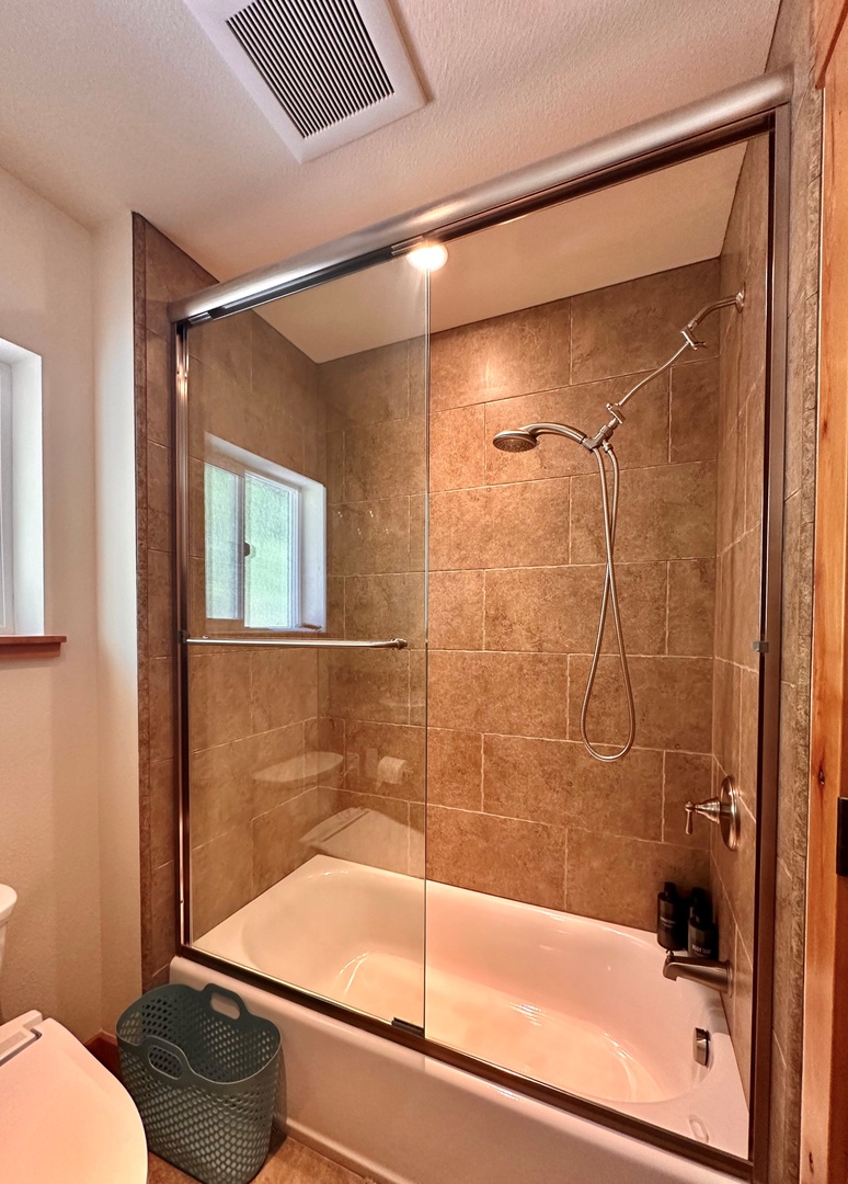 The 2nd Floor ensuite bathroom offers a shower/tub combo