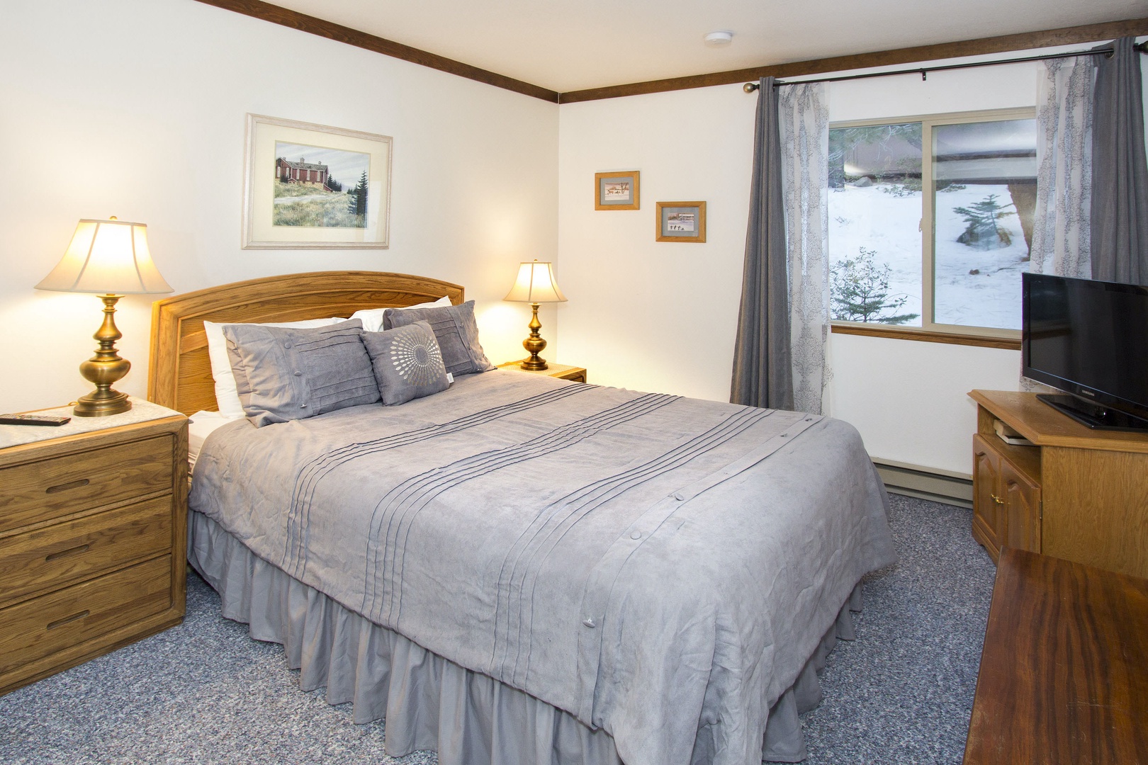 Primary 2nd bedroom: New Sealy pillow top Queen bed (1st floor)