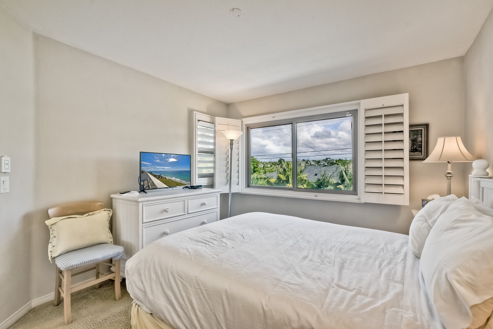 The 2nd floor bedroom offers a comfy queen bed & Smart TV