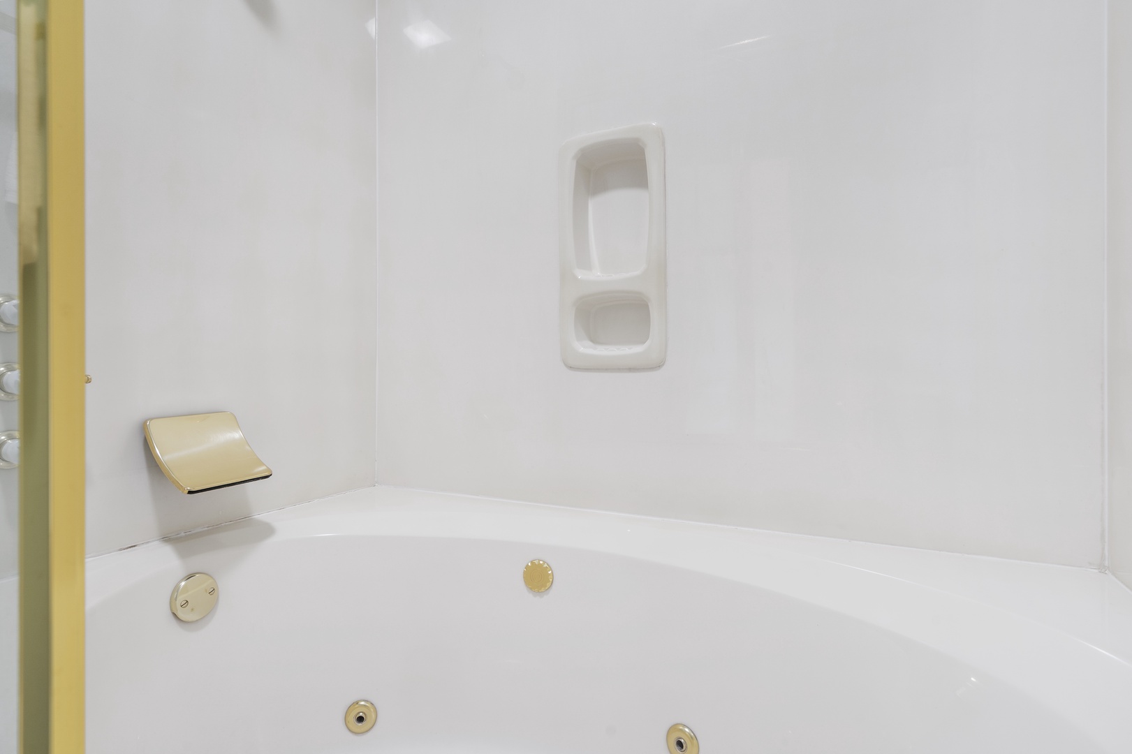 Bathroom #1 Shower/Jetted-Tub Combo En-Suite