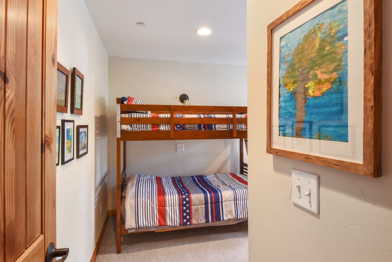 2nd bedroom: Twin bunkbed and Twin bed great for kids