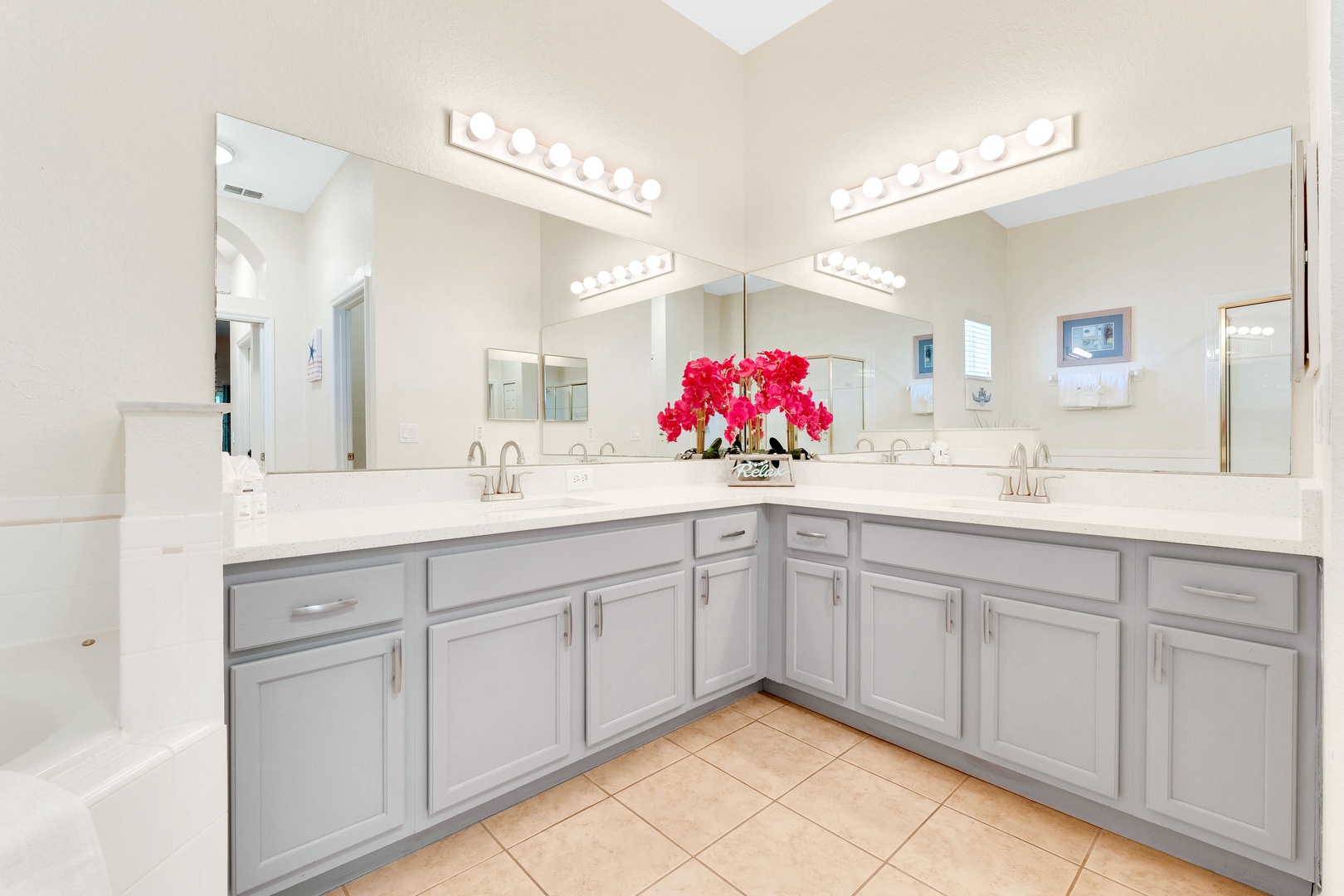 This ensuite includes dual vanities, as well as a shower & luxe soaking tub