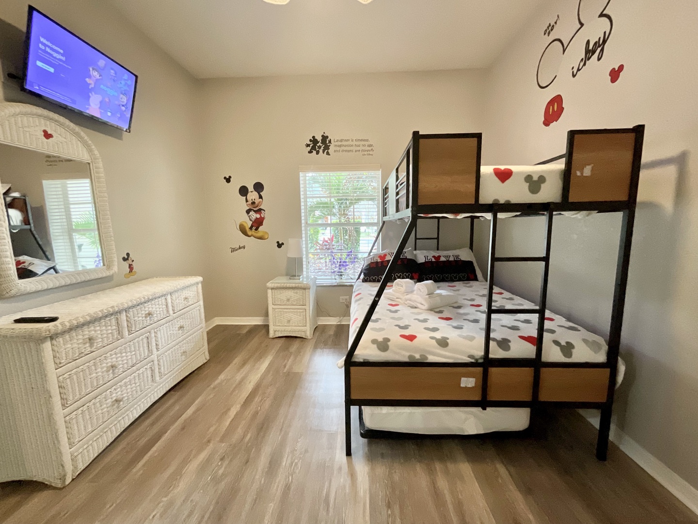 Charming Mickey room: twin-over-full bunk, trundle, Smart TV