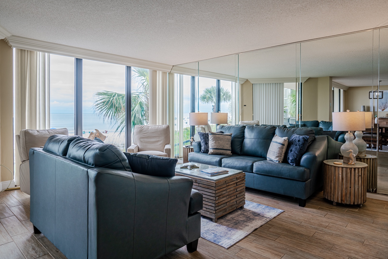 Living room with seating for everyone.