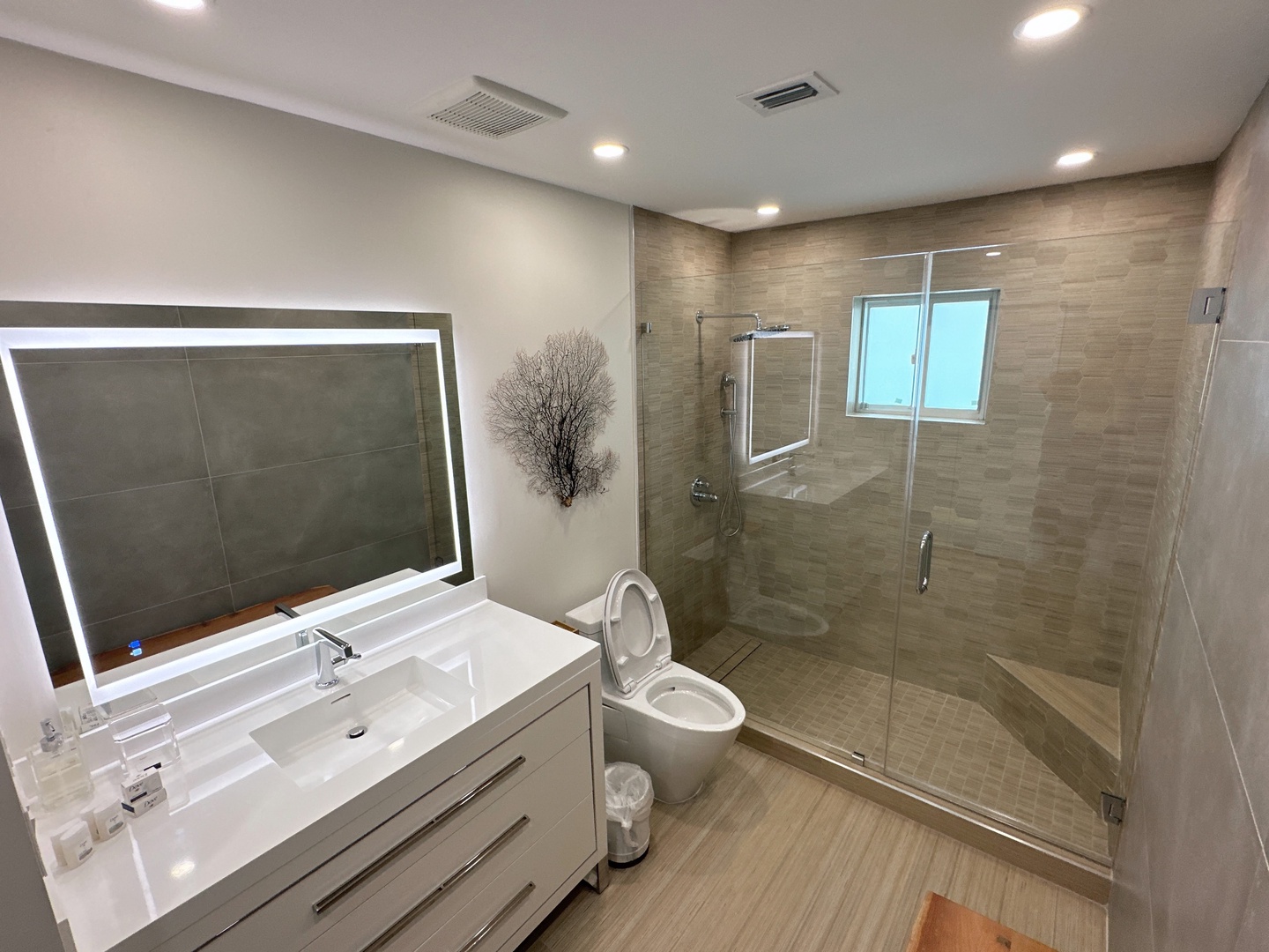 Bathroom 4 private en-suite  with walk-in shower (second floor)