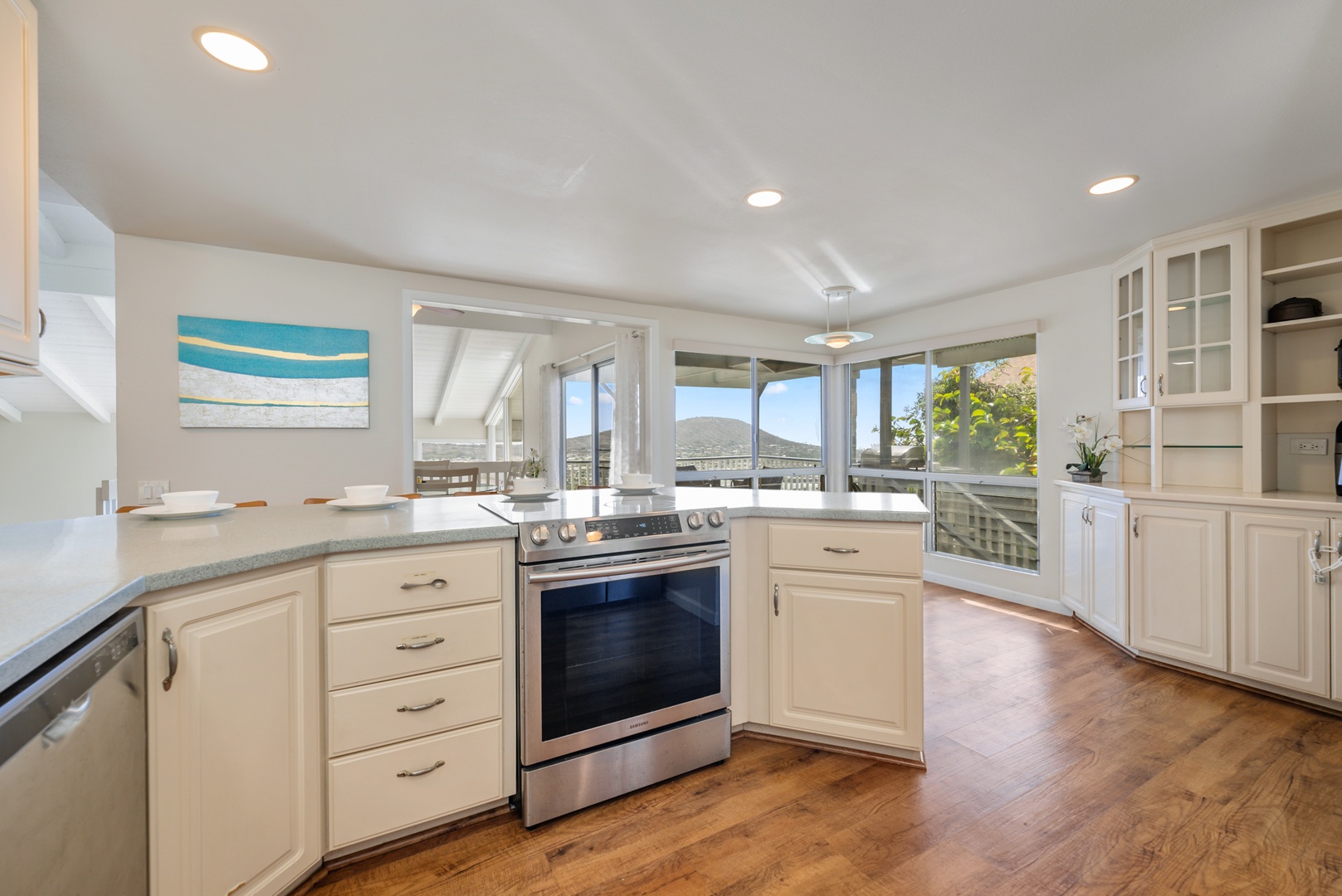 Fully equipped kitchen with large island