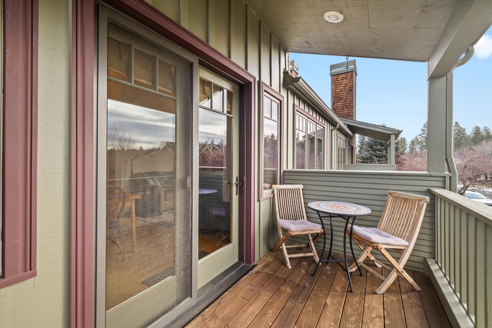 Sip morning coffee or grab a bite alfresco on the front deck