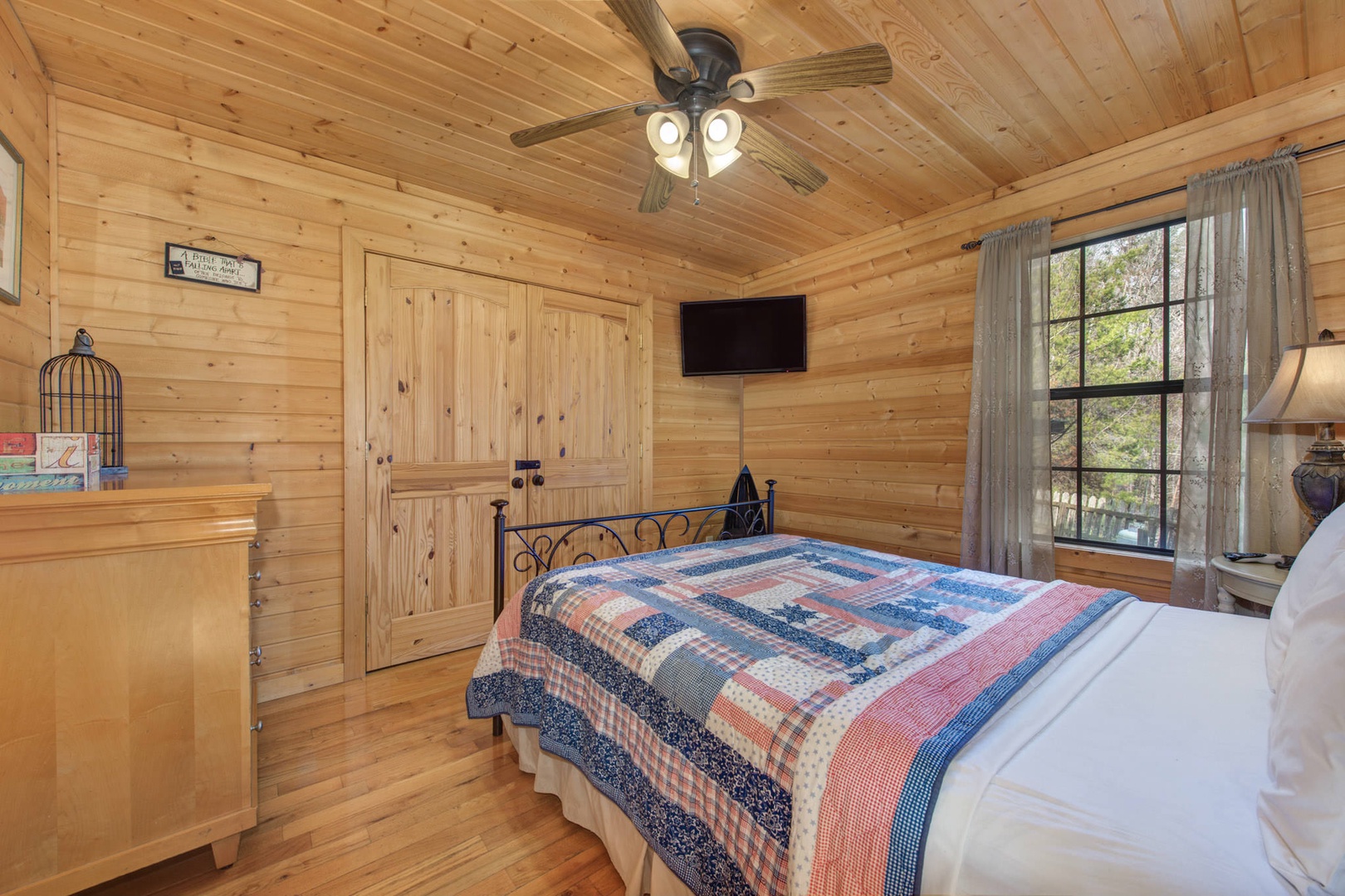 Bedroom 2 with Queen bed