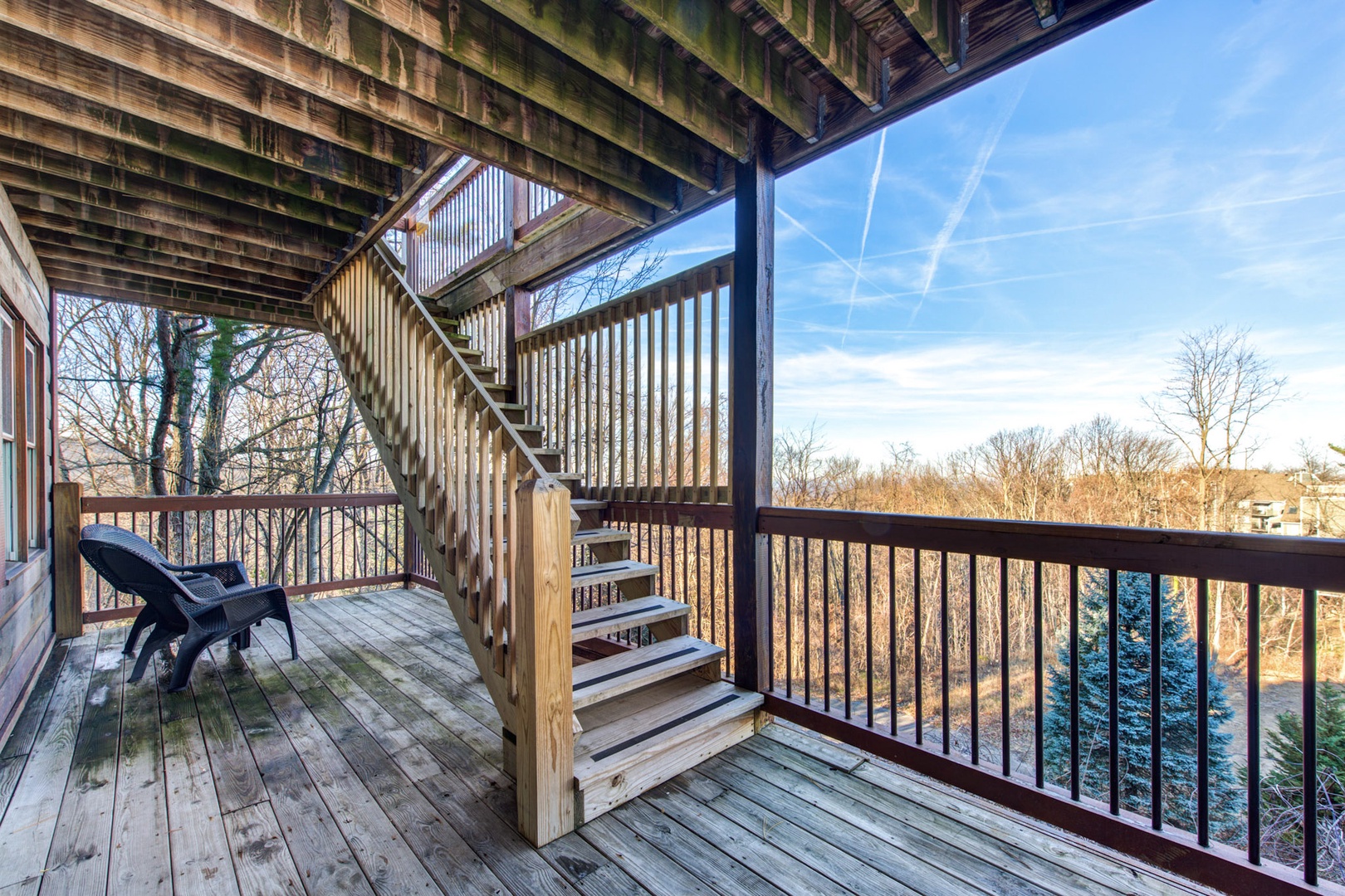 The back deck offers different levels, each ideal for taking in the view!