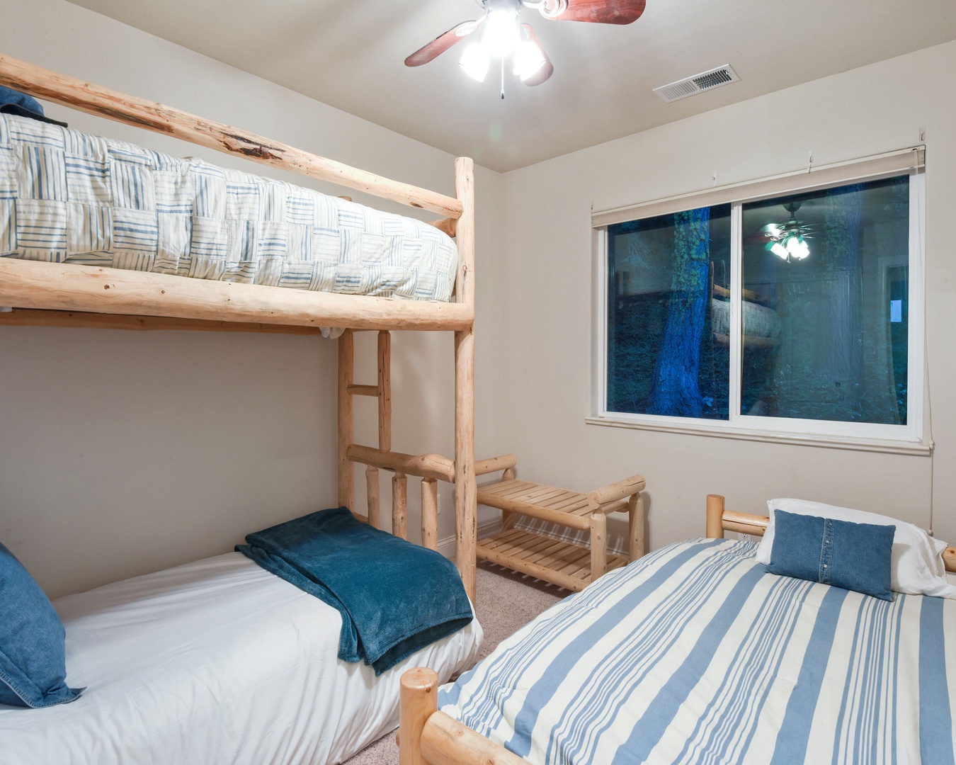 4th bedroom: Futon and Twin bunk bed (3rd floor)