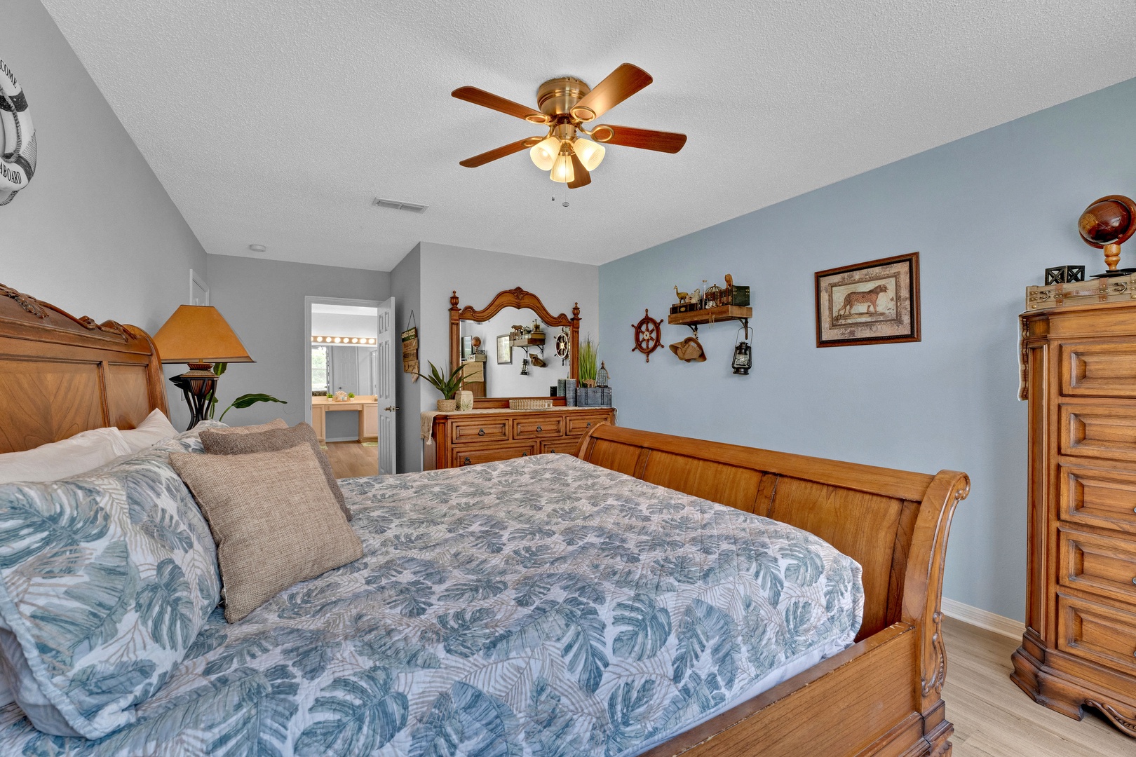 Bedroom 2 Jungle Cruise themed with king bed, Smart Tv, and ensuite