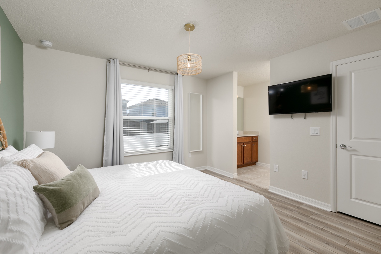This 2nd floor king suite offers a Smart TV and access to a Jack & Jill bathroom