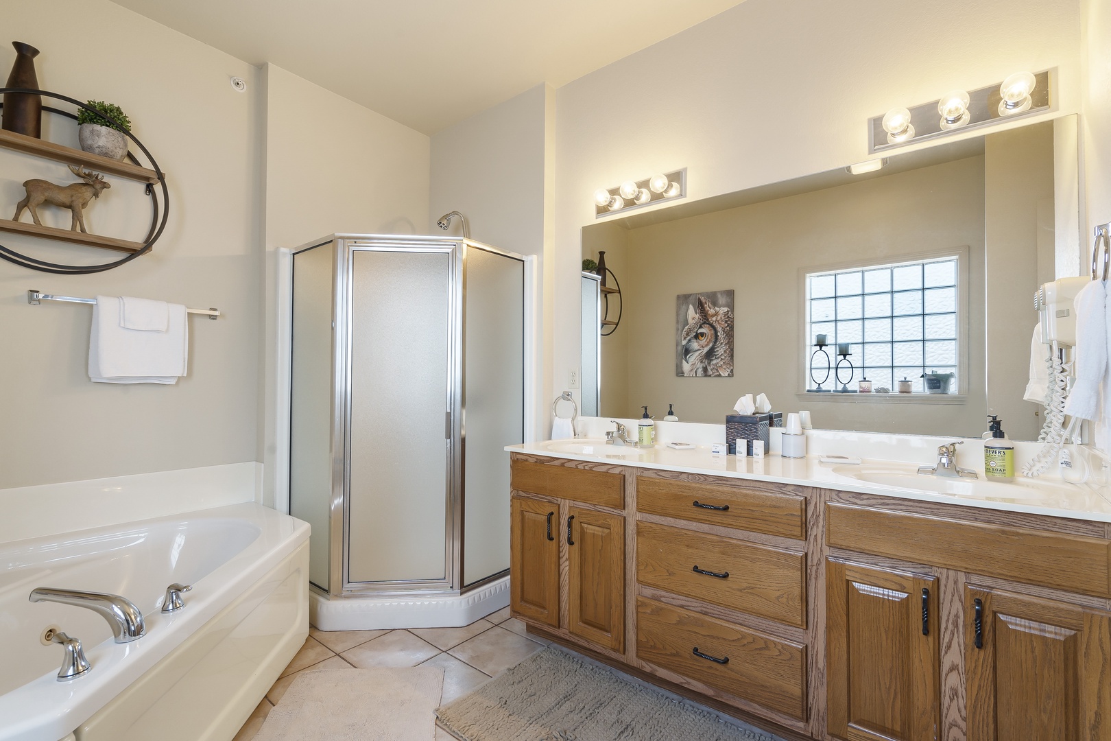 En-suite with separate shower and soaking tub