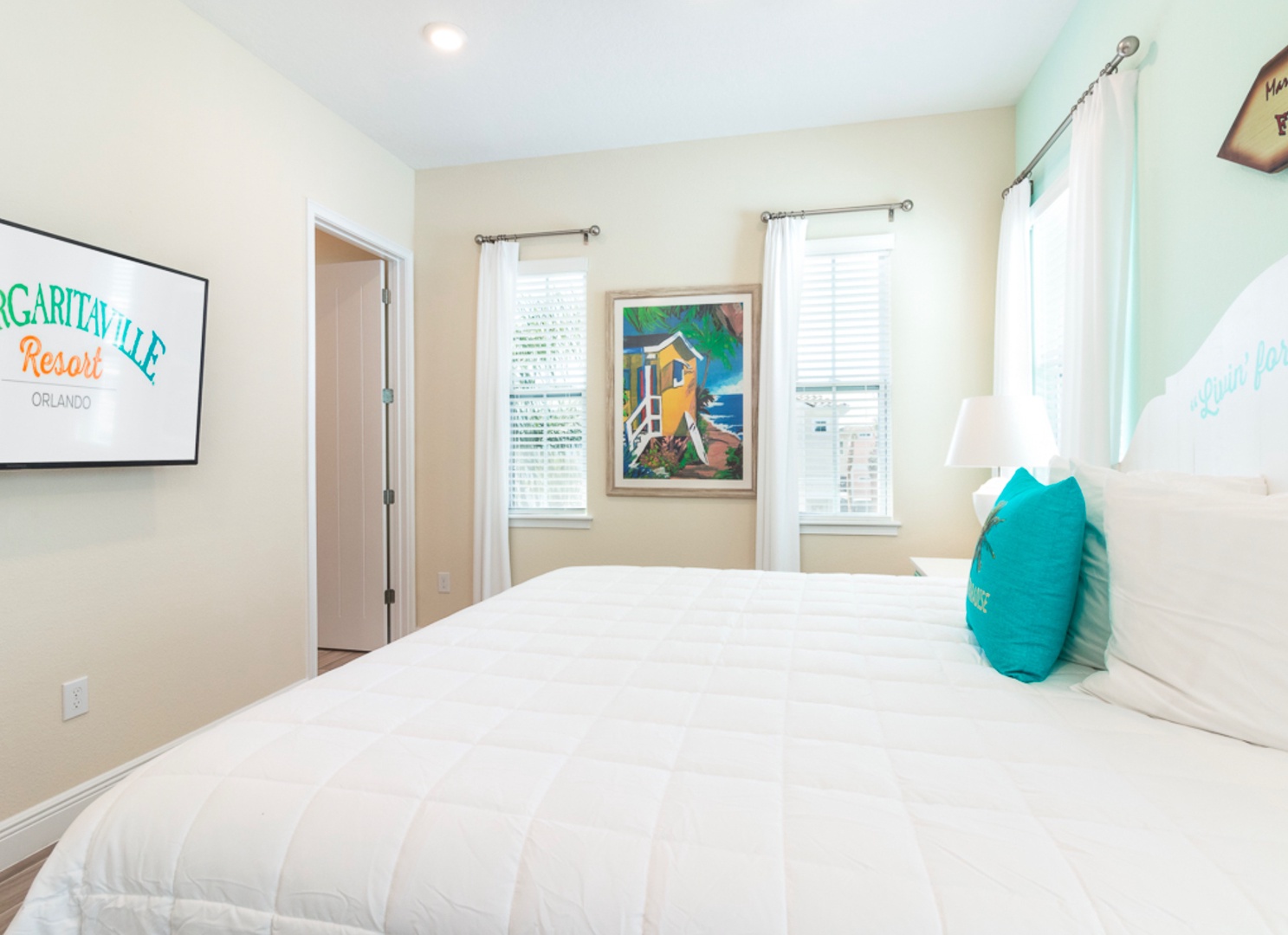 The king suite boasts a private ensuite, Smart TV, & ceiling fan