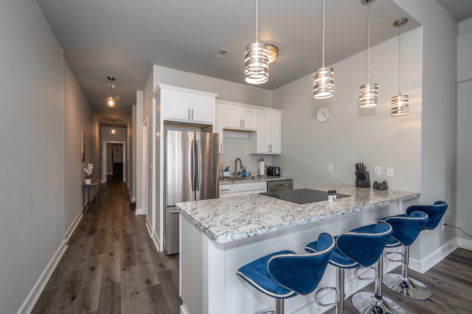 Unit 2: Enjoy meals or a drink at the kitchen counter, offering seating for 4