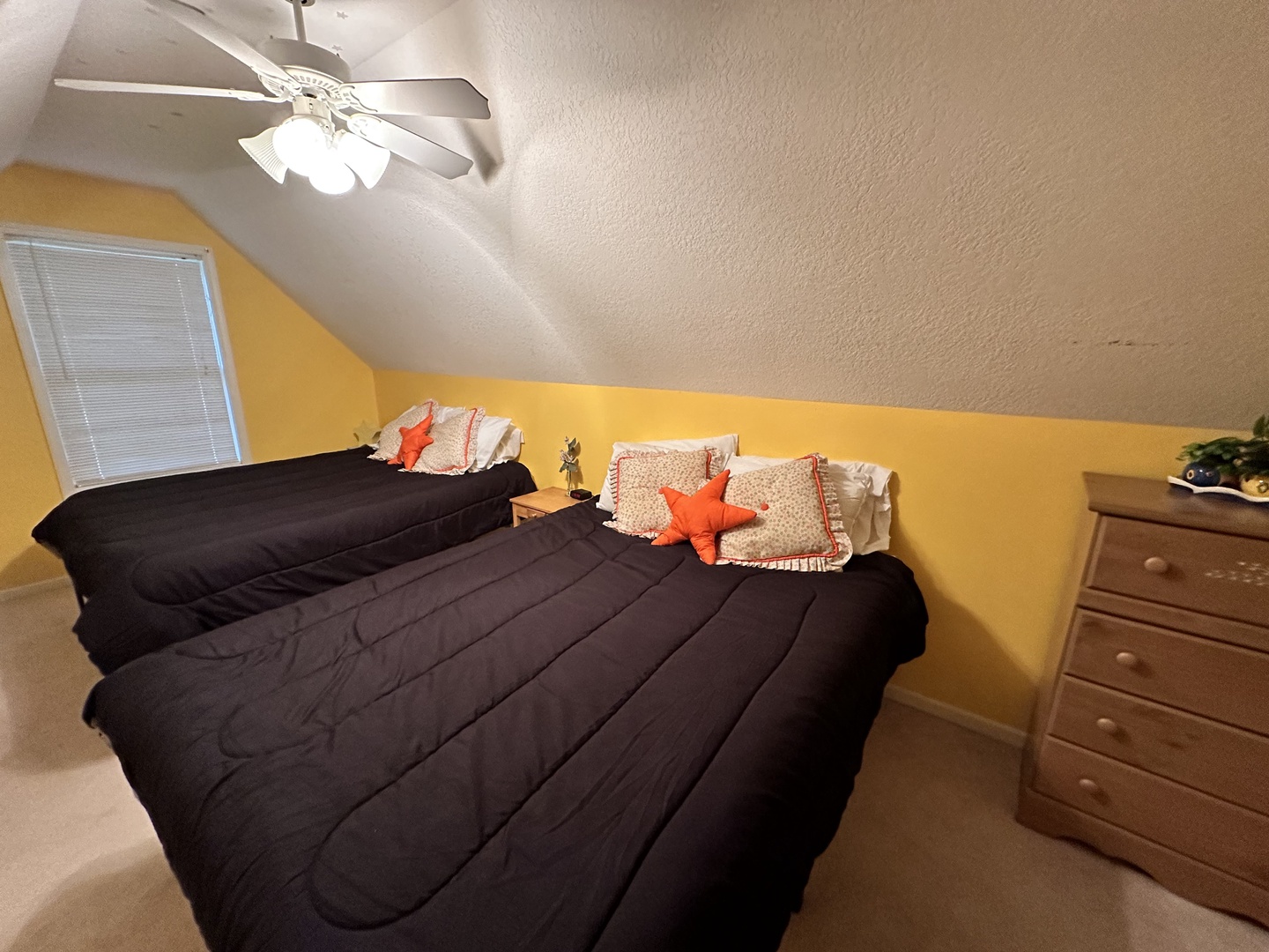 Bedroom 3 with 2 queen beds and Smart TV