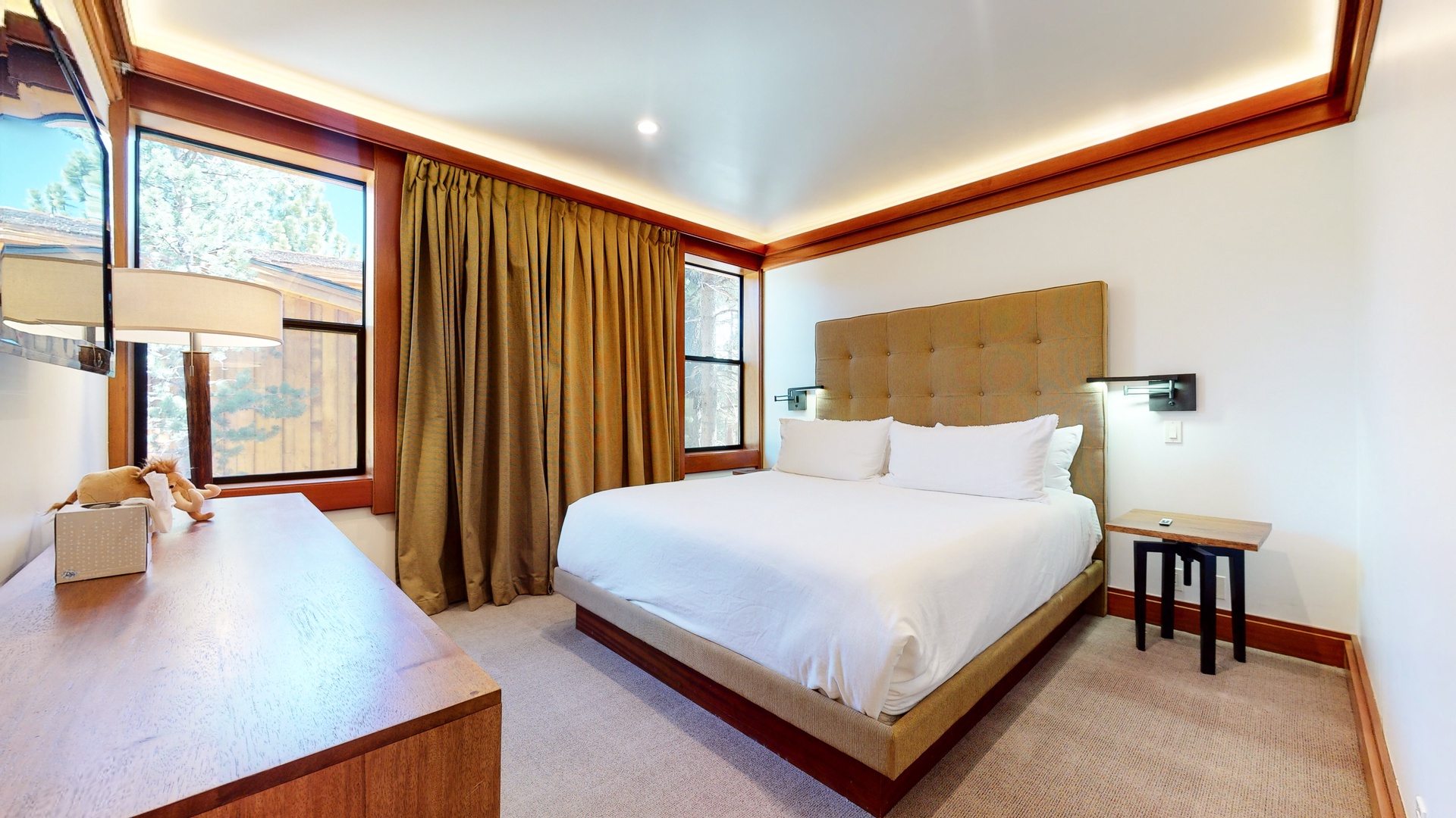 Bedroom 4 King bed, with TV, and private en-suite (1st floor)