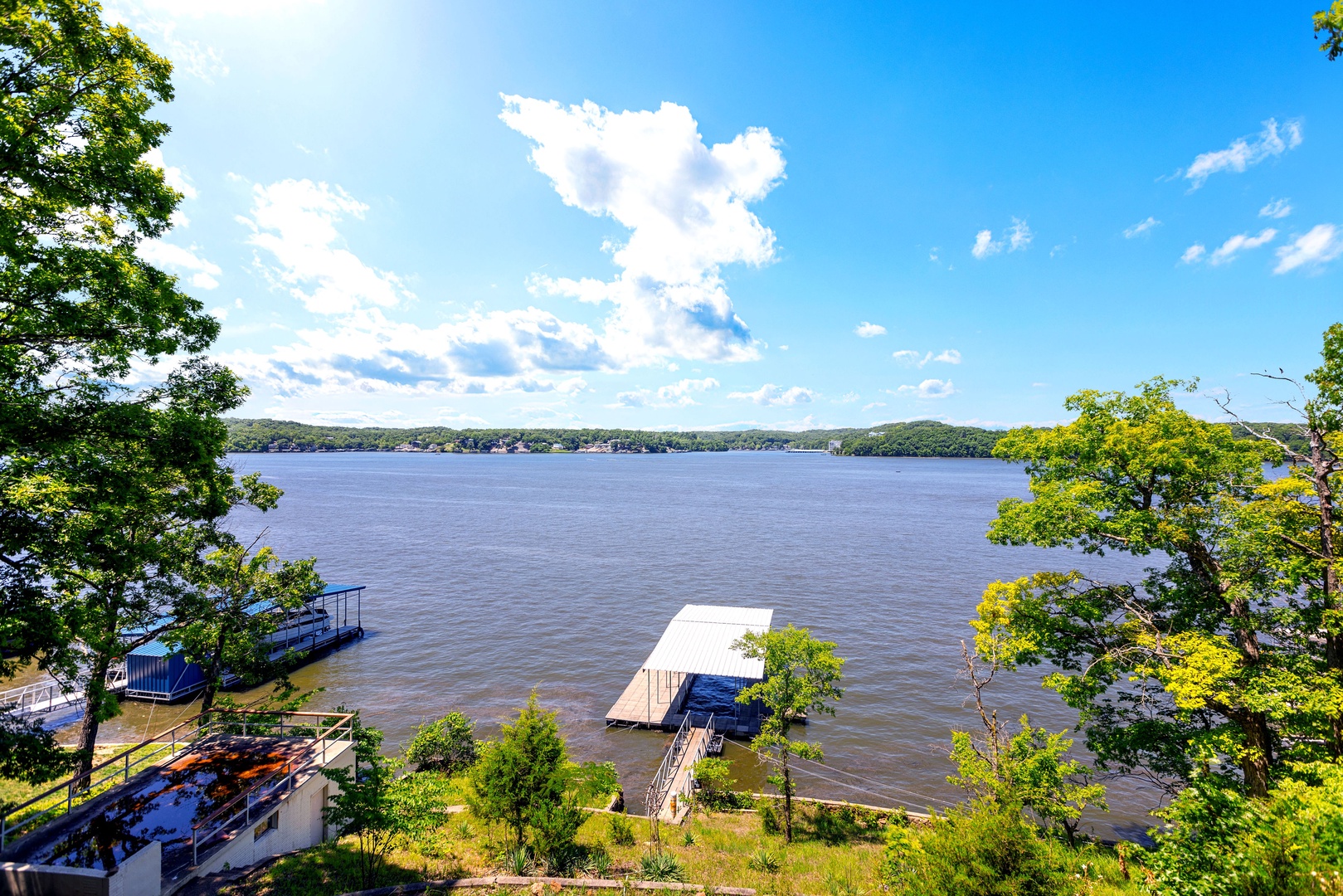 Dine alfresco on the deck with stunning lake views!