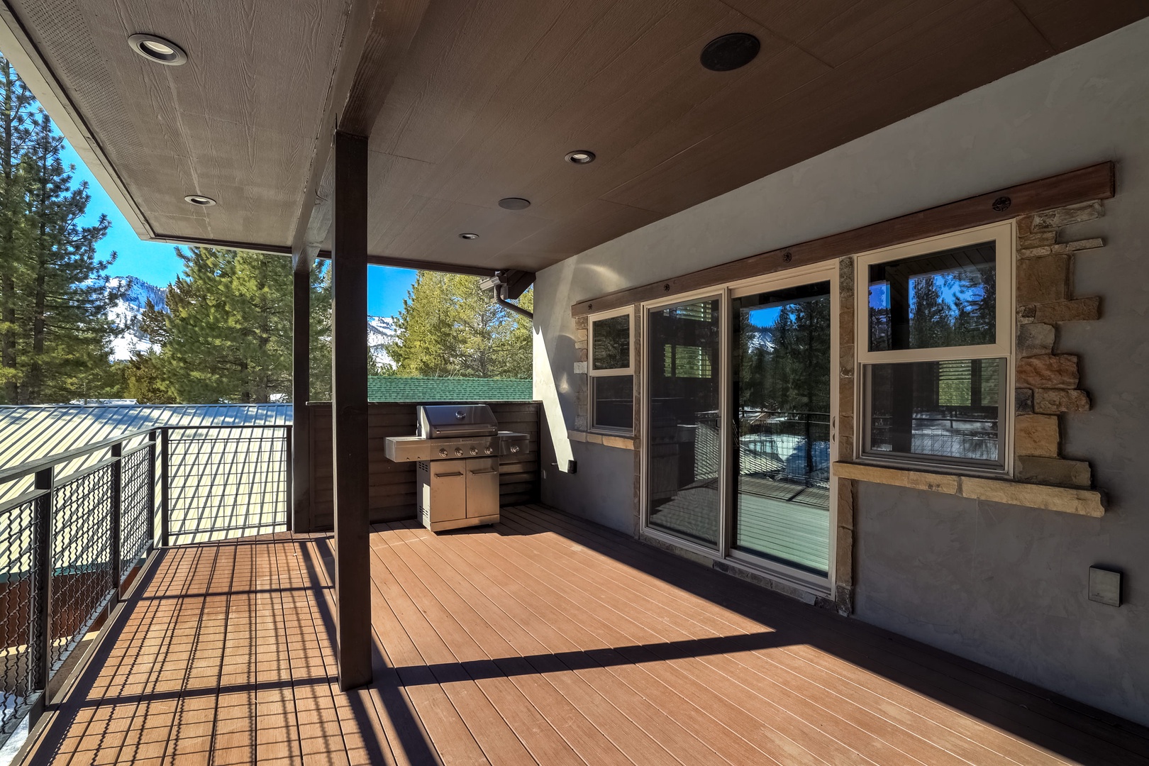 Spacious mid level deck with BBQ