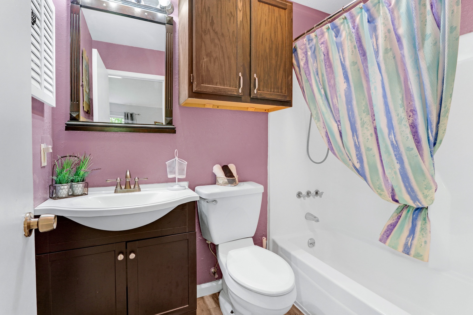 The queen ensuite includes a single vanity & shower/tub combo