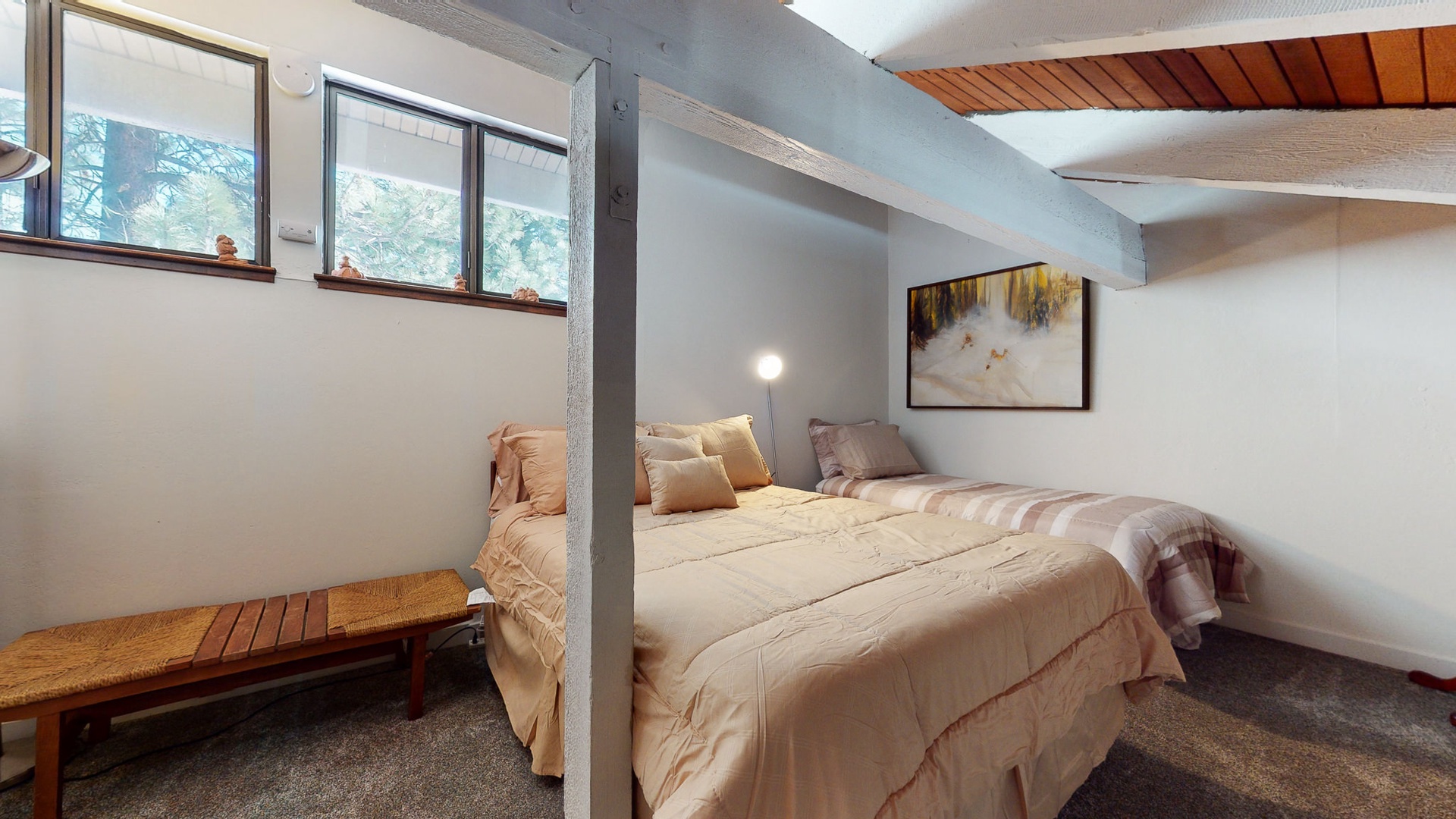 Loft: Queen bed and 2 Twin beds
