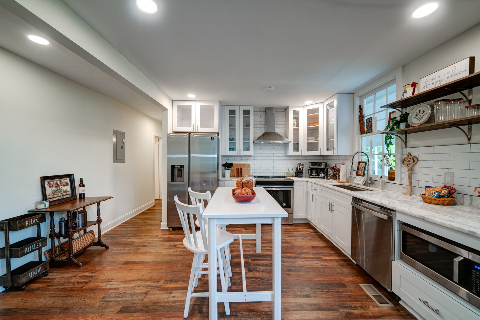 The open, elegant kitchen offers ample space & all the comforts of home