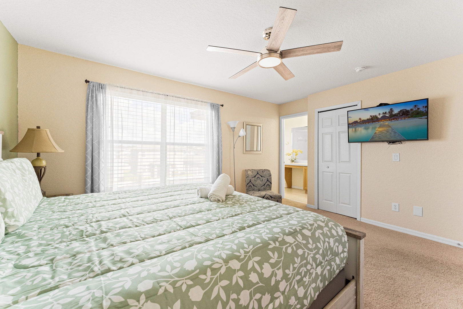 Bedroom 4(2nd floor)  with king bed, Smart TV, and ensuite