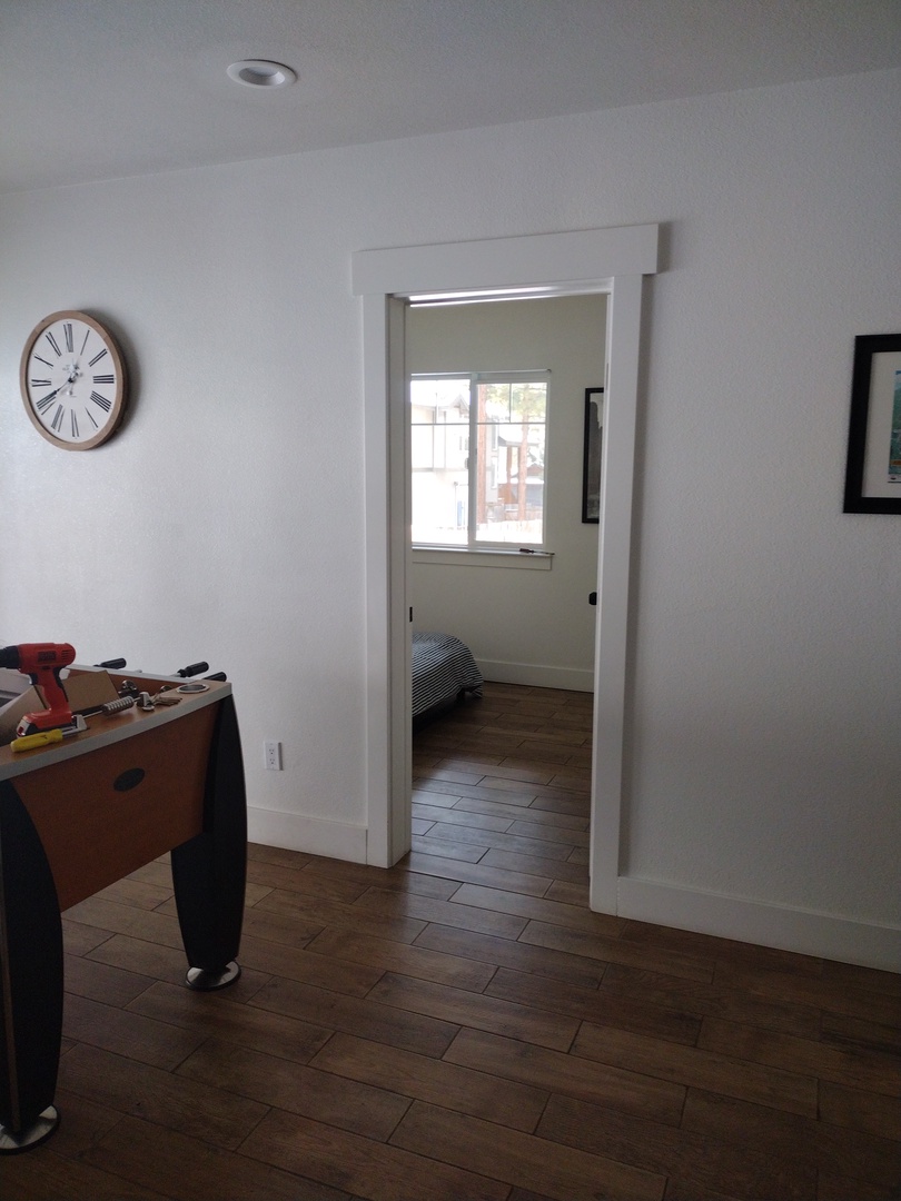 7th bedroom: Queen bed with closet (downstairs)