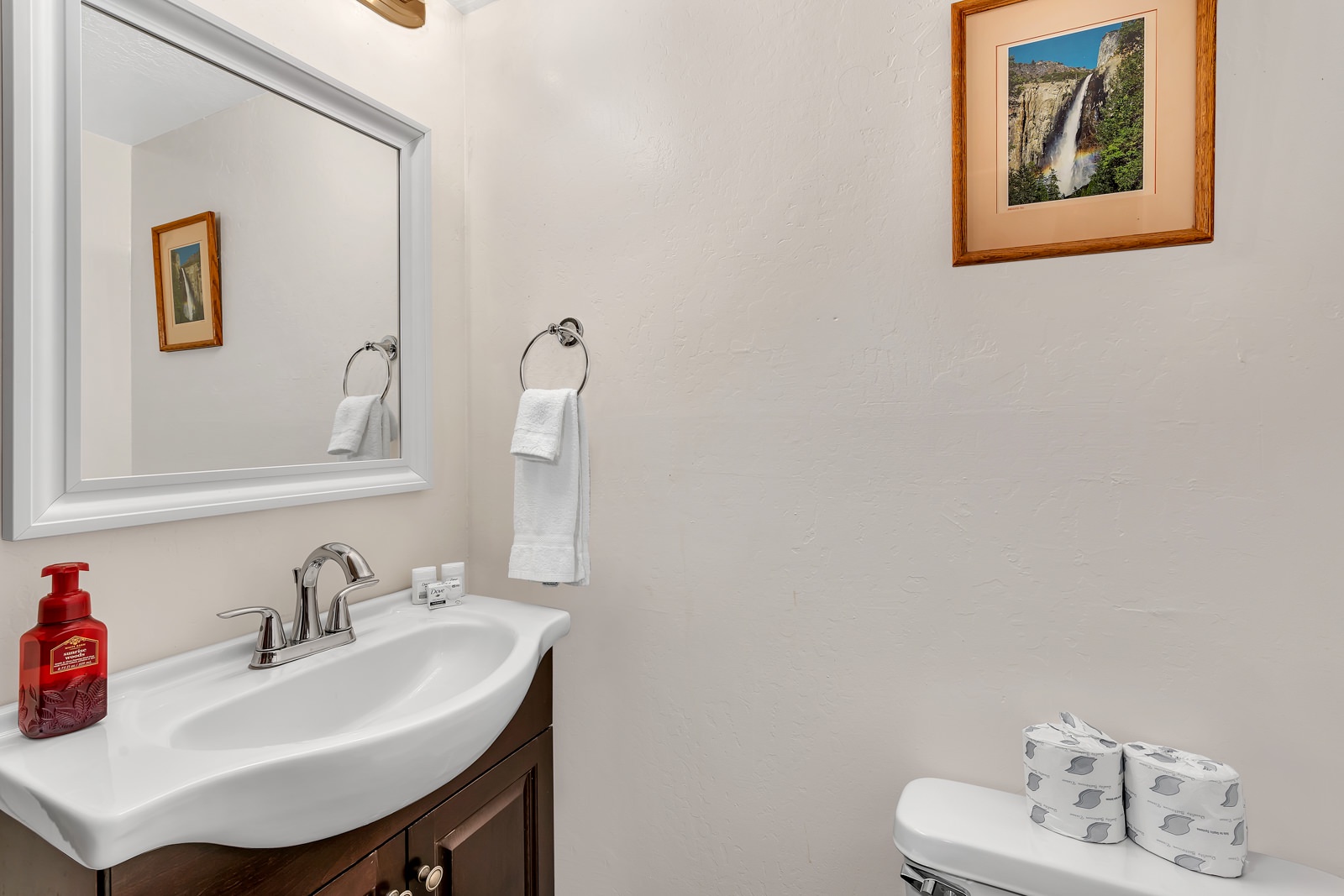 En-suite with shower/tub combo