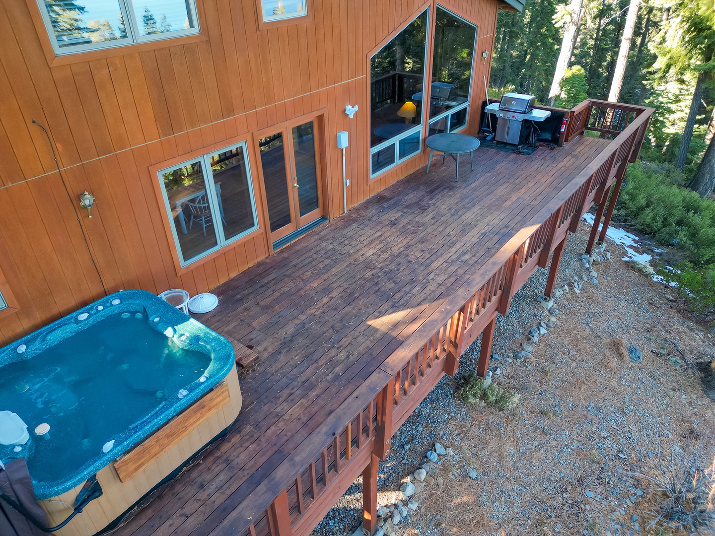 Hot Tub and Gas Grill on the Deck with amazing lakeviews!