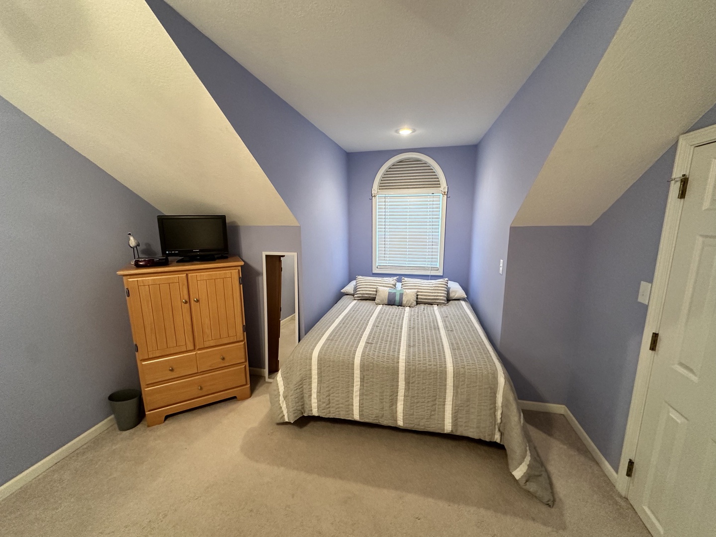 Bedroom 2 with king bed, queen bed, and Smart TV