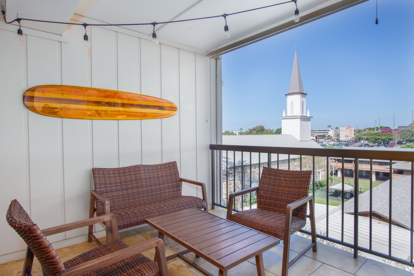 Balcony with outdoor seating for 4