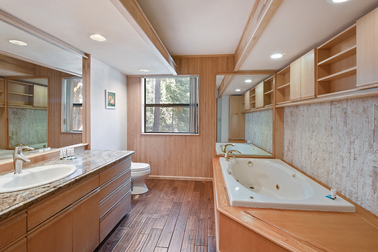 Bathroom 2 on level 3 shared with jacuzzi tub