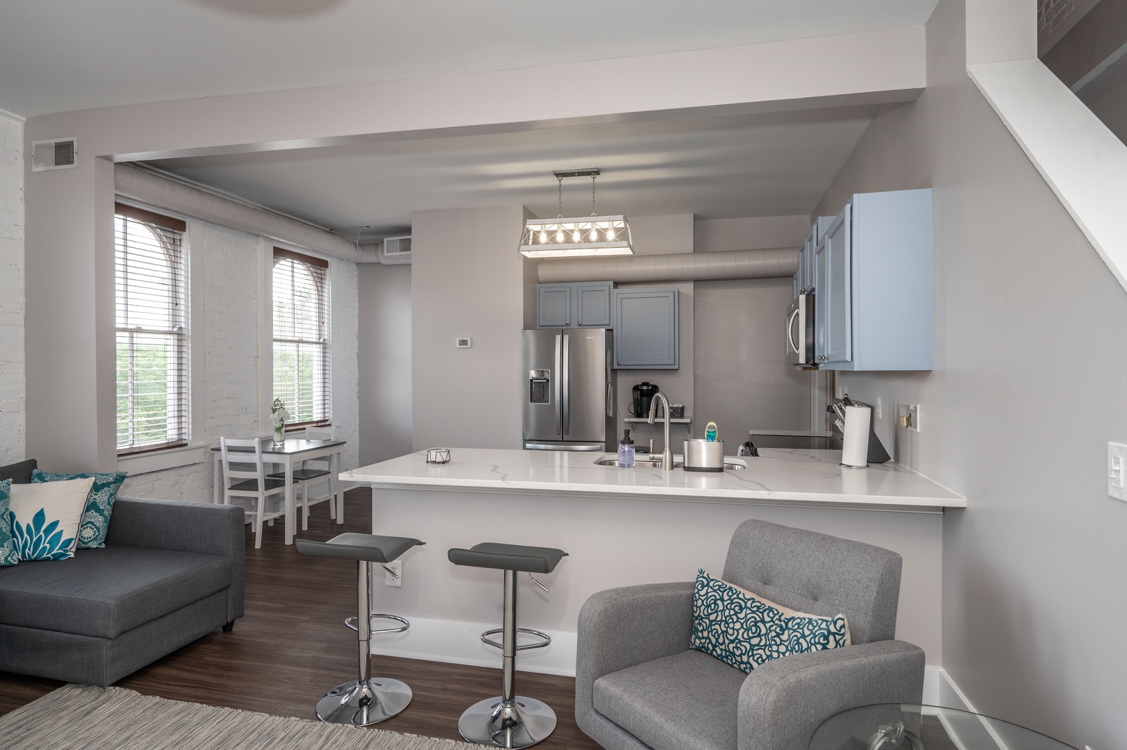 Apt 4 – The open kitchen counter offers dining seating for 2