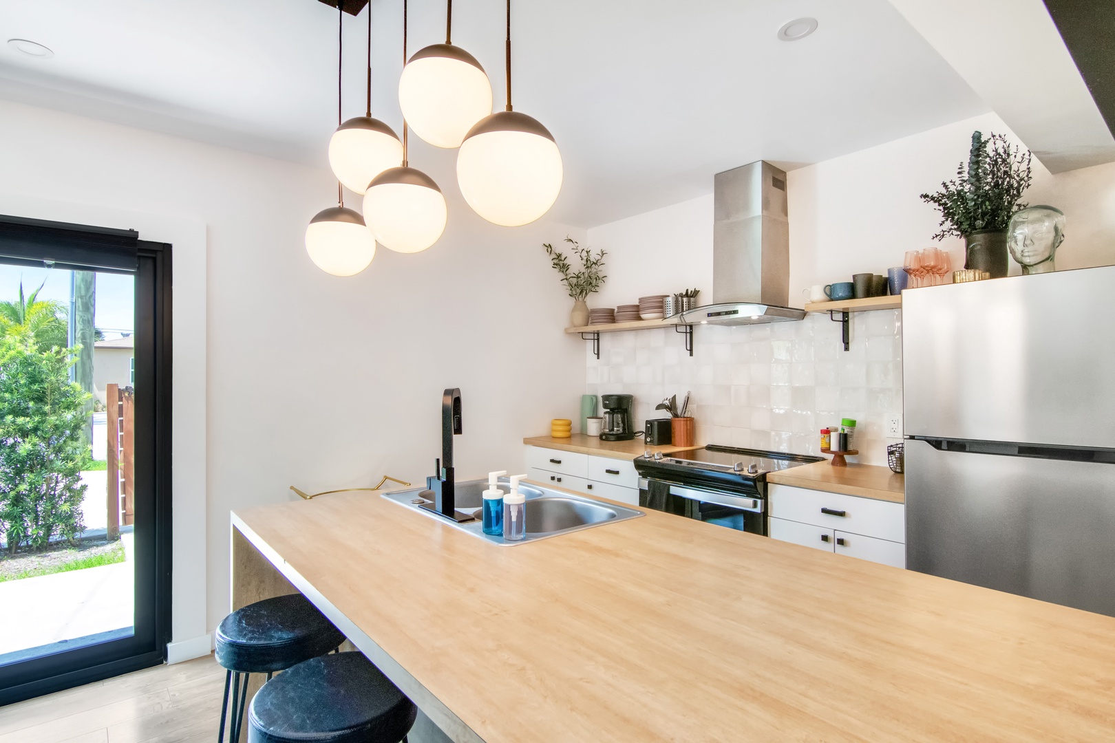 Living space 1 kitchen with counter seating