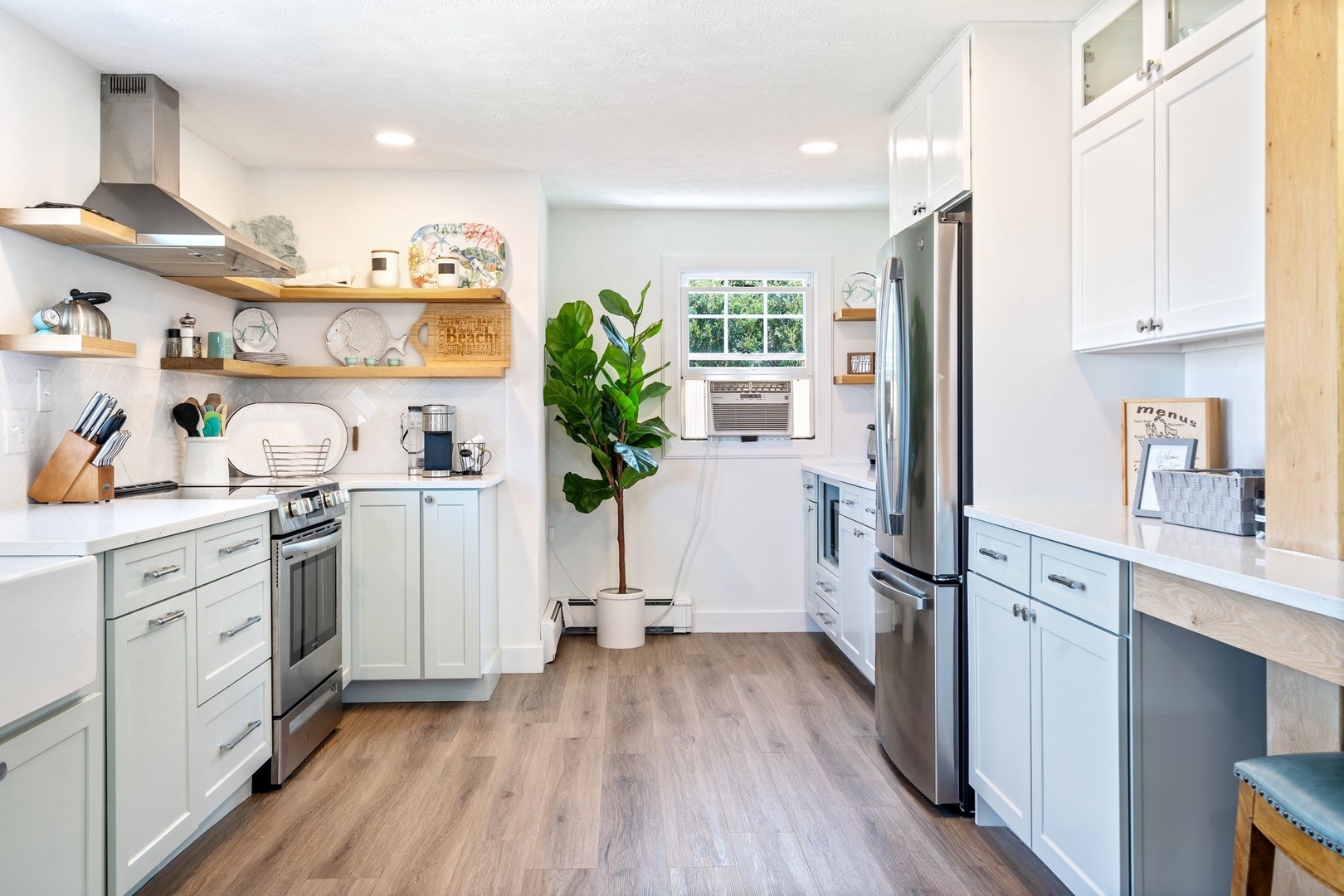 The cozy kitchen offers ample space & all the comforts of home