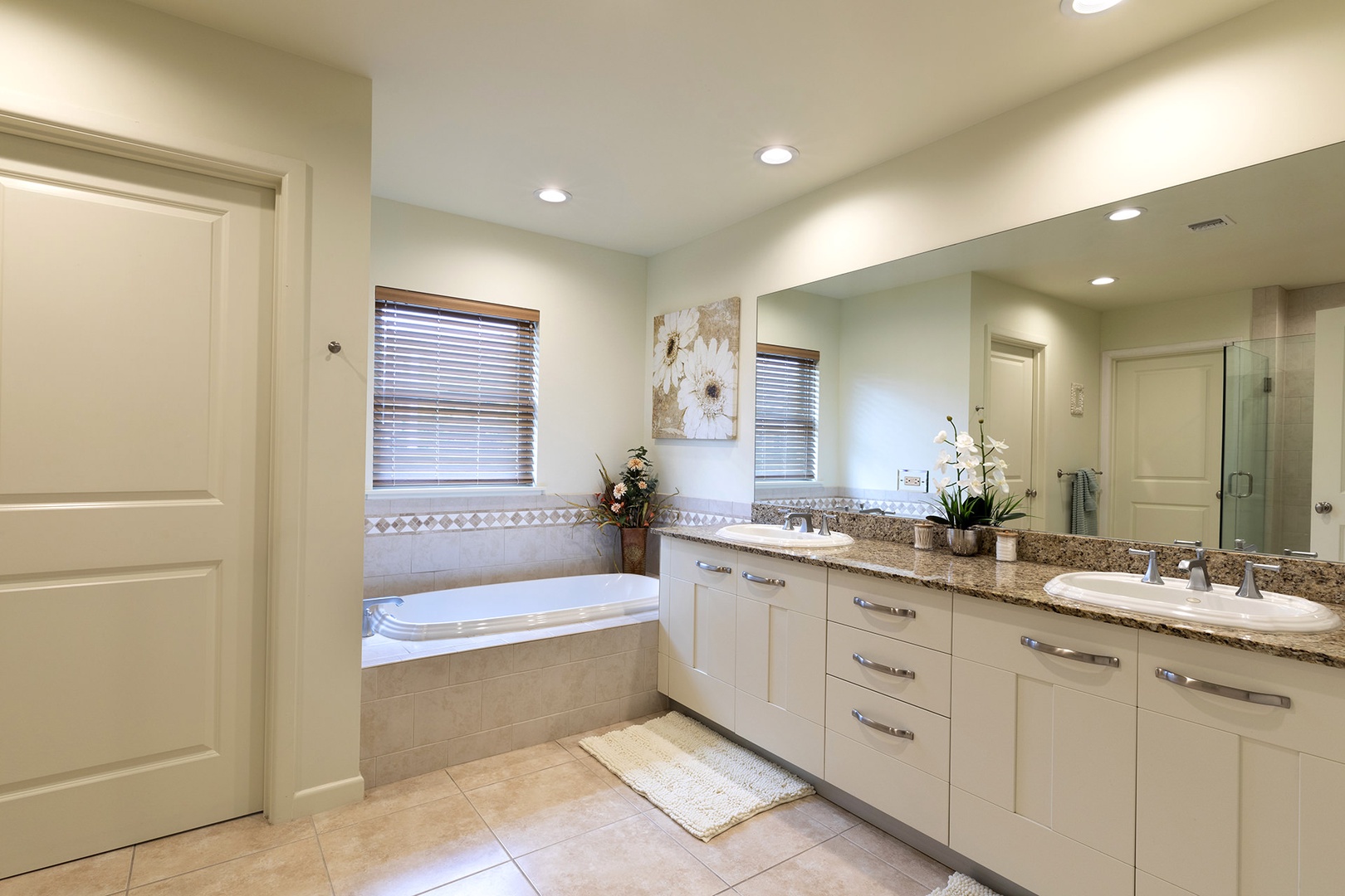 Master bathroom en-suite with separate tub, and walk-in shower (2nd floor)