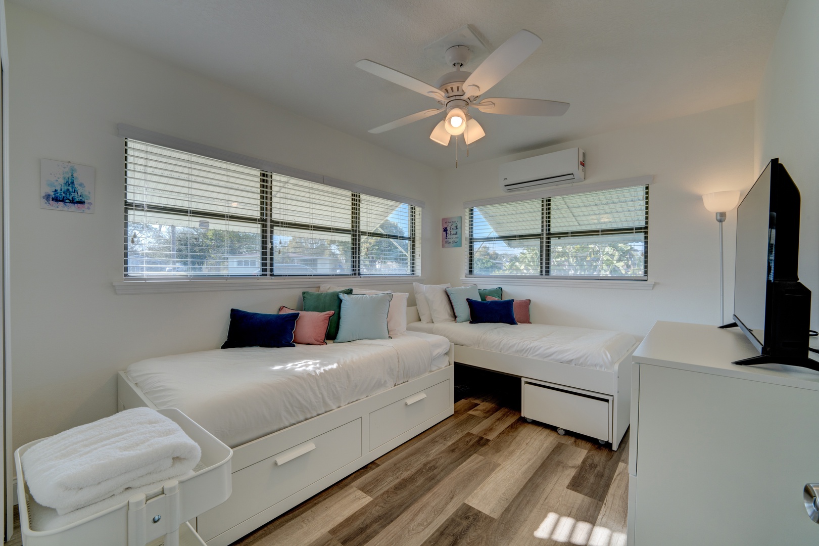 Double twin bedroom (optional king bed conversion) features a smart TV & a ceiling fan