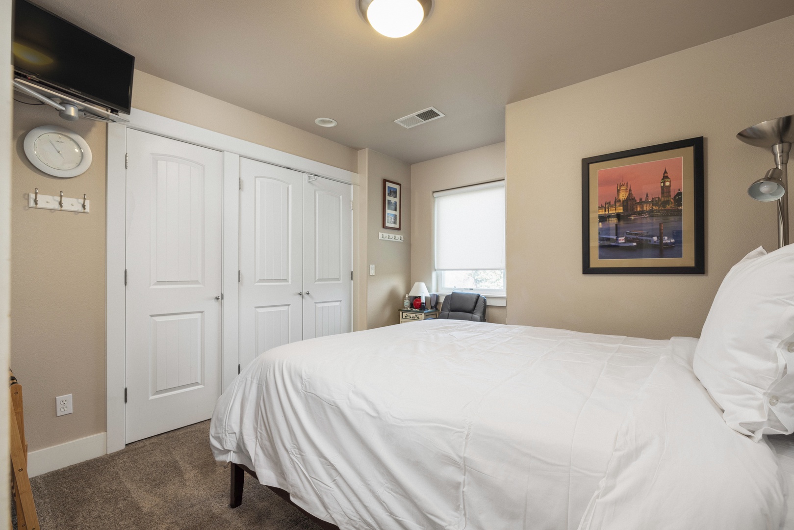 Bedroom 3 with queen bed, and Smart tV