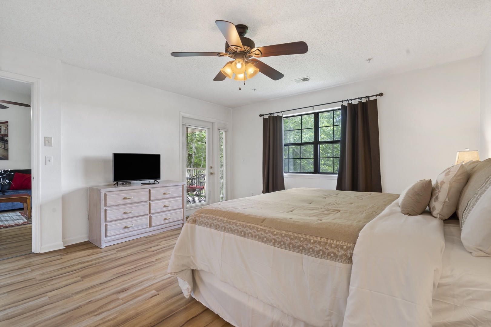 Master bedroom with en-suite for your convenience