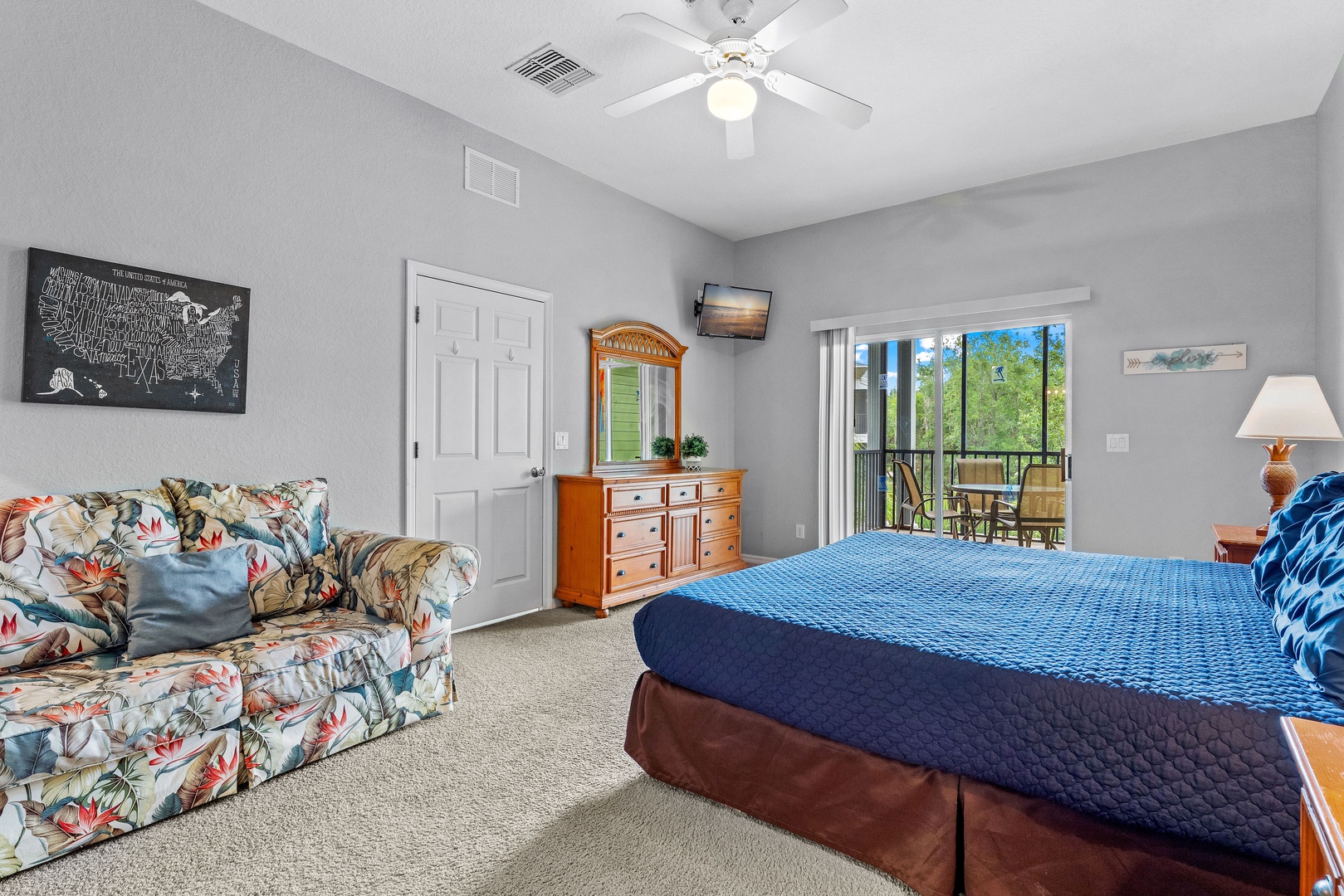 Cozy king Master bedroom with private ensuite and private screened balcony