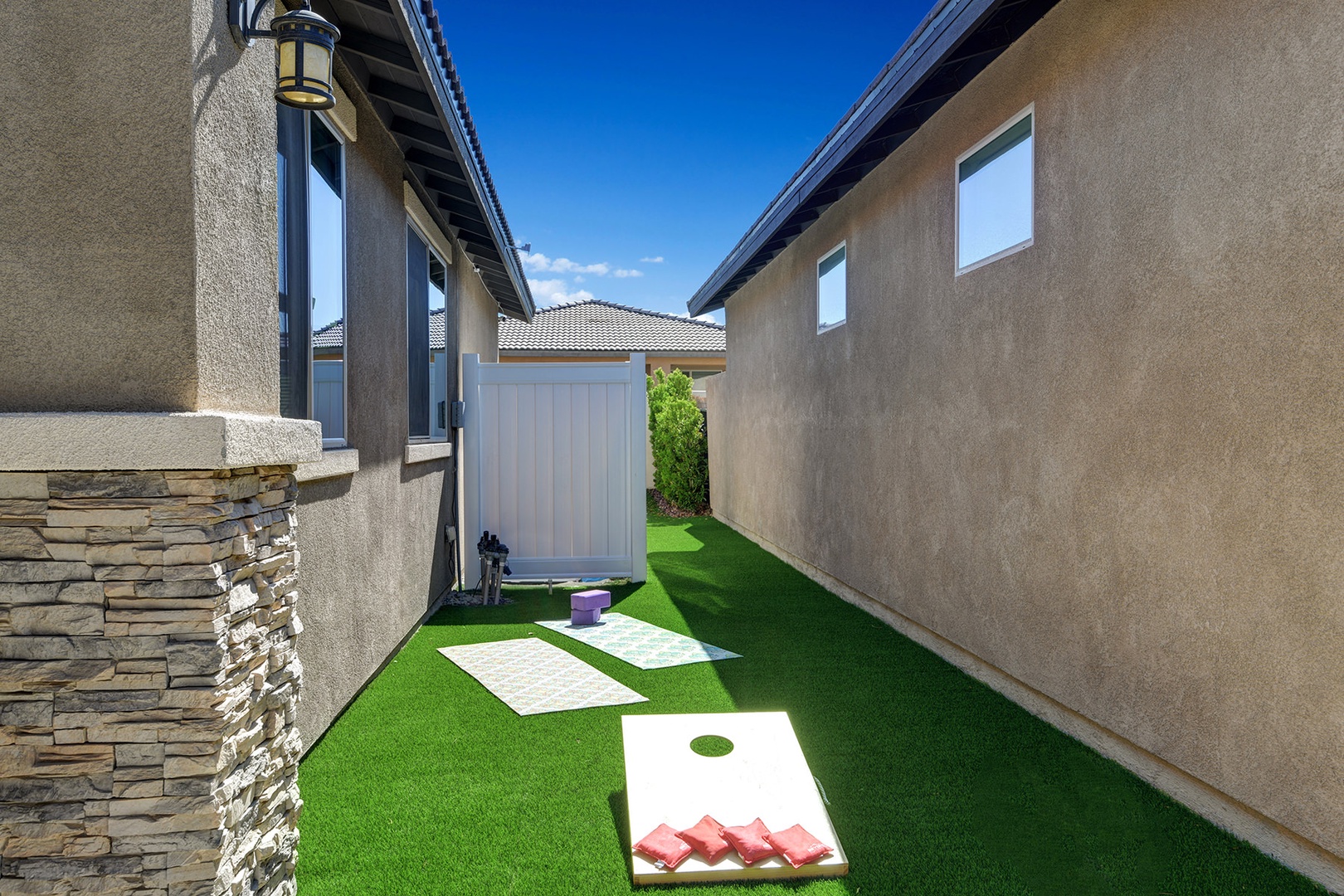 Side game and yoga yard