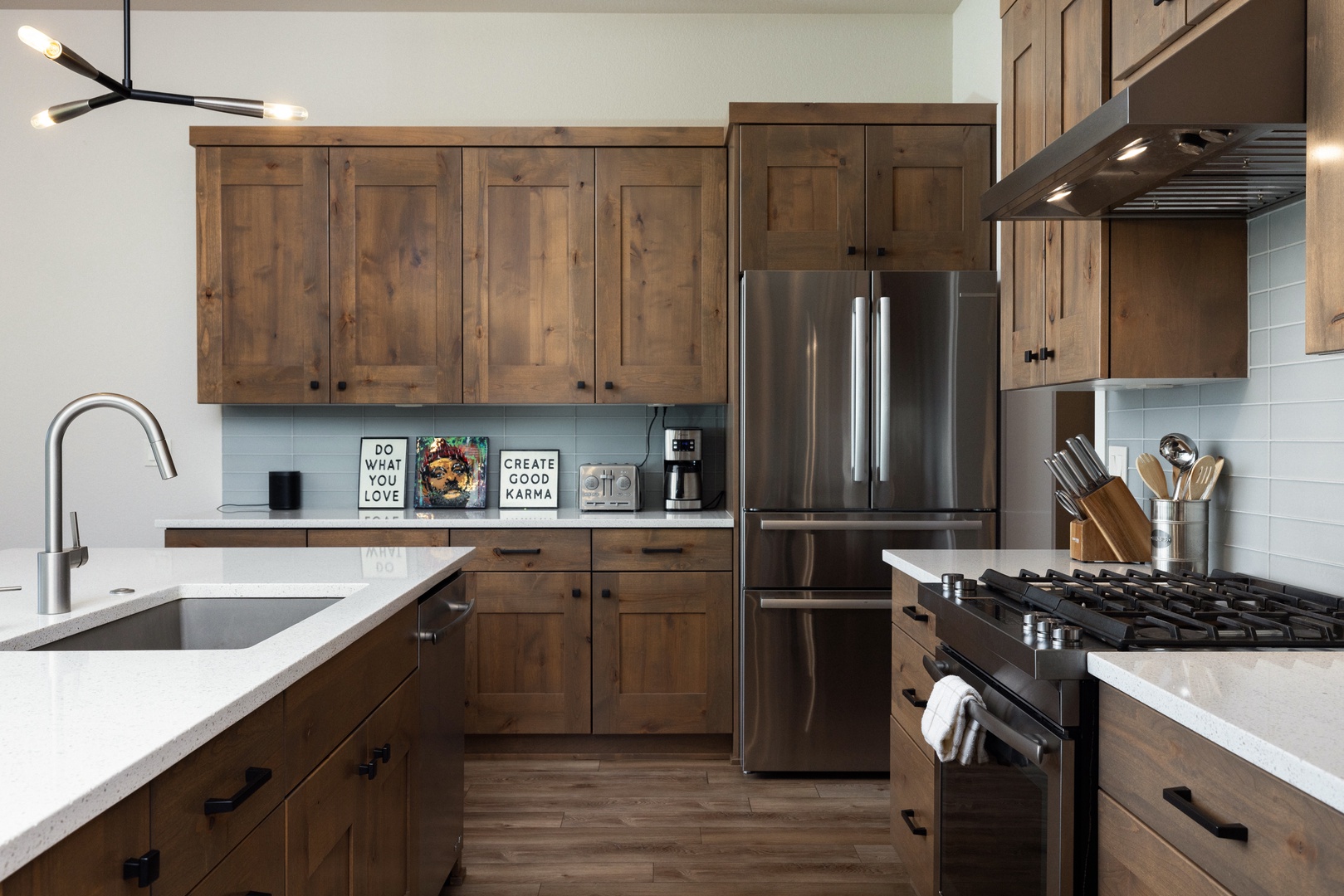 The stylish open kitchen offers ample space & all the comforts of home