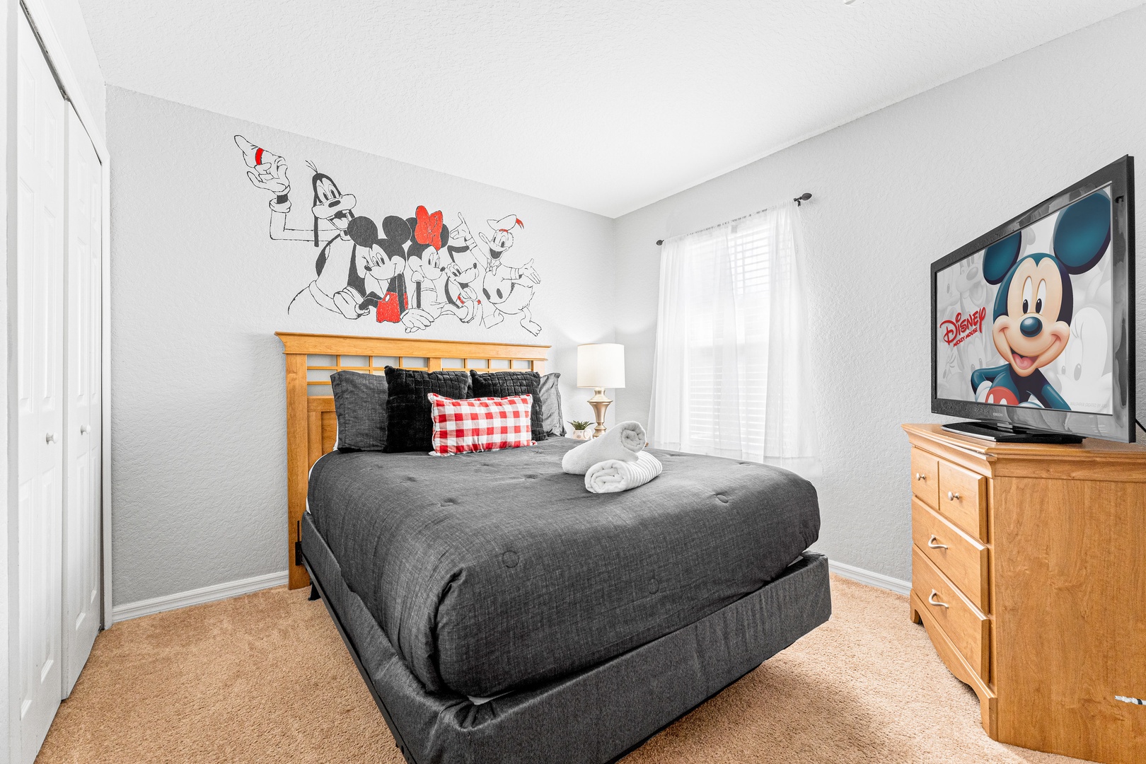 Bedroom 3 (2nd floor) with queen bed, and Smart TV