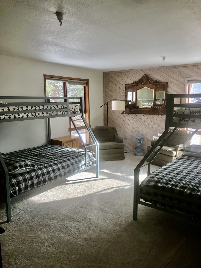 2nd bedroom: Twin over Full bunkbed