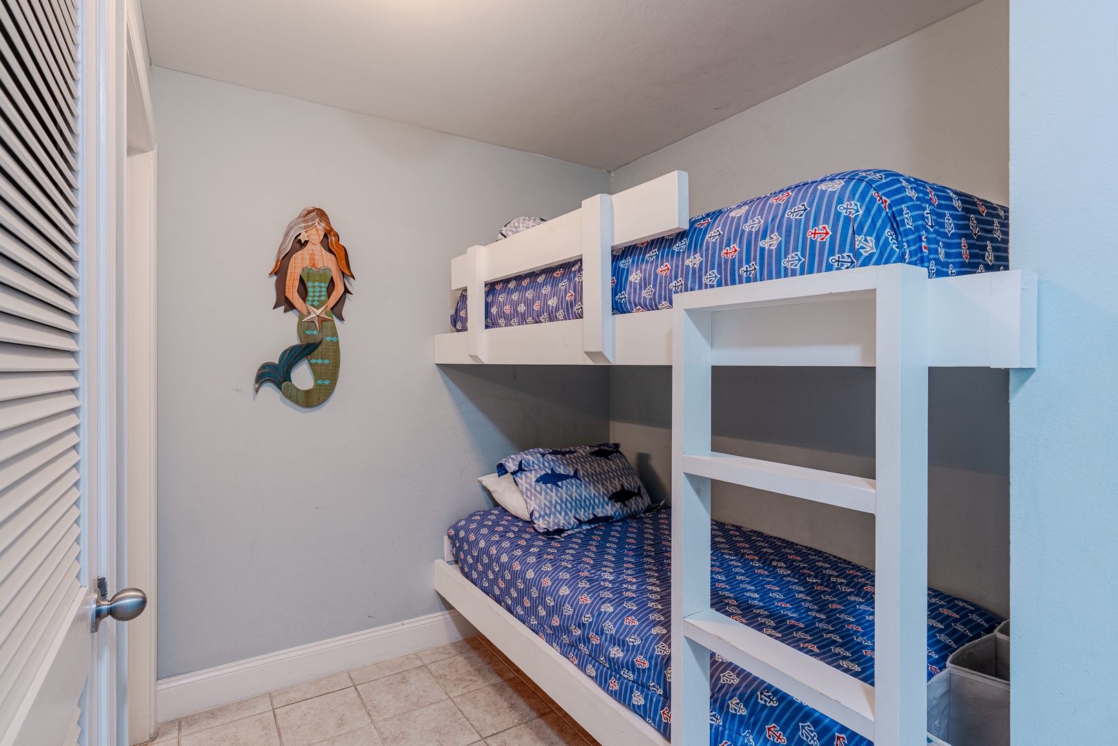 This bonus nook with twin-over-twin bunkbeds is the perfect relaxation spot