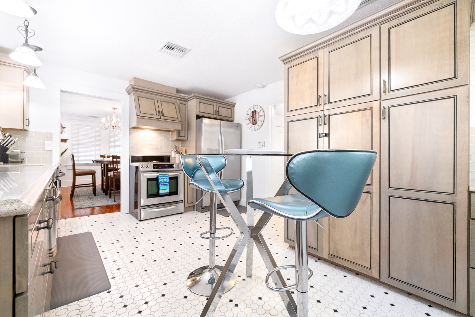The airy kitchen offers ample storage space & all the comforts of home