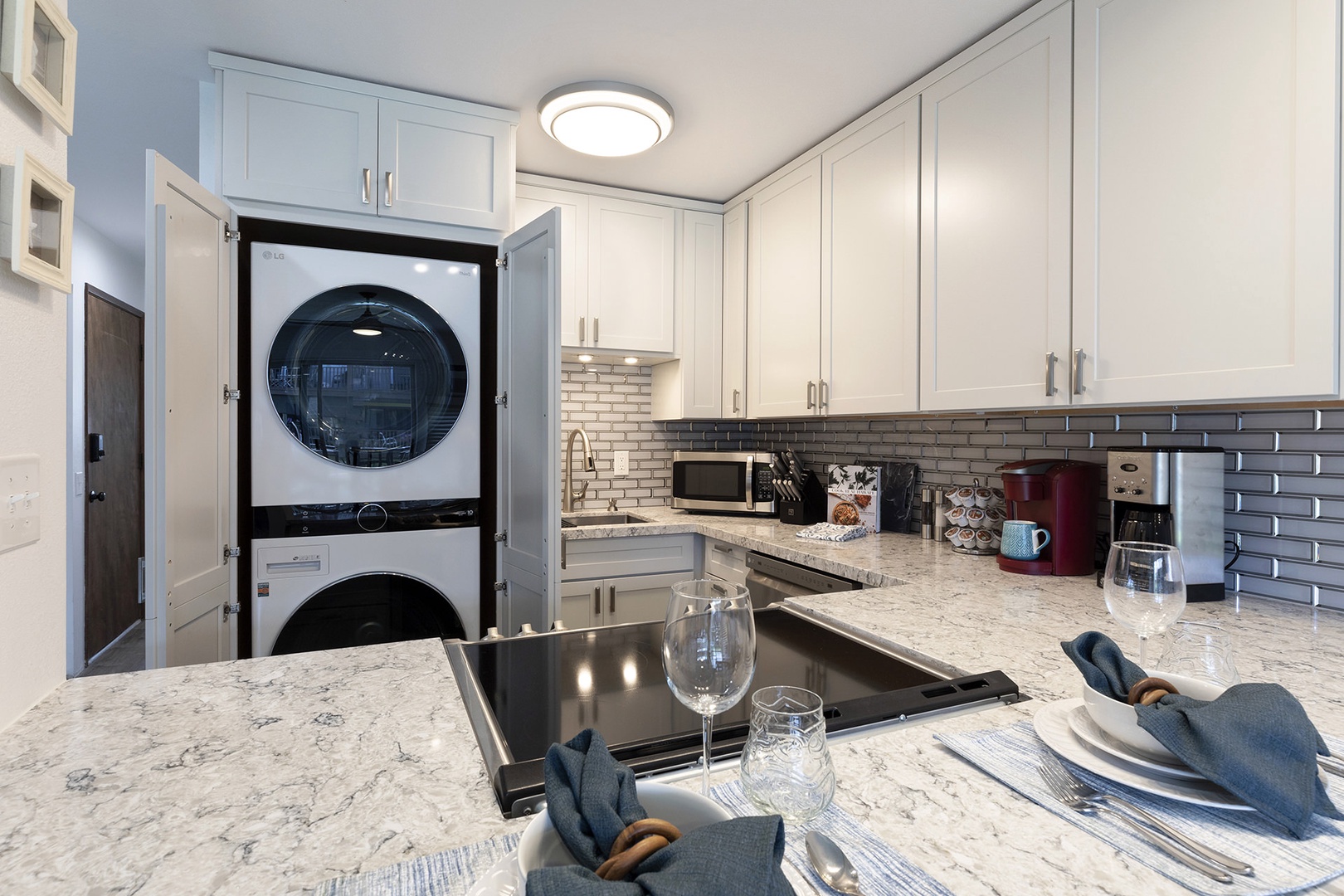 Full kitchen with stackable washer & dryer