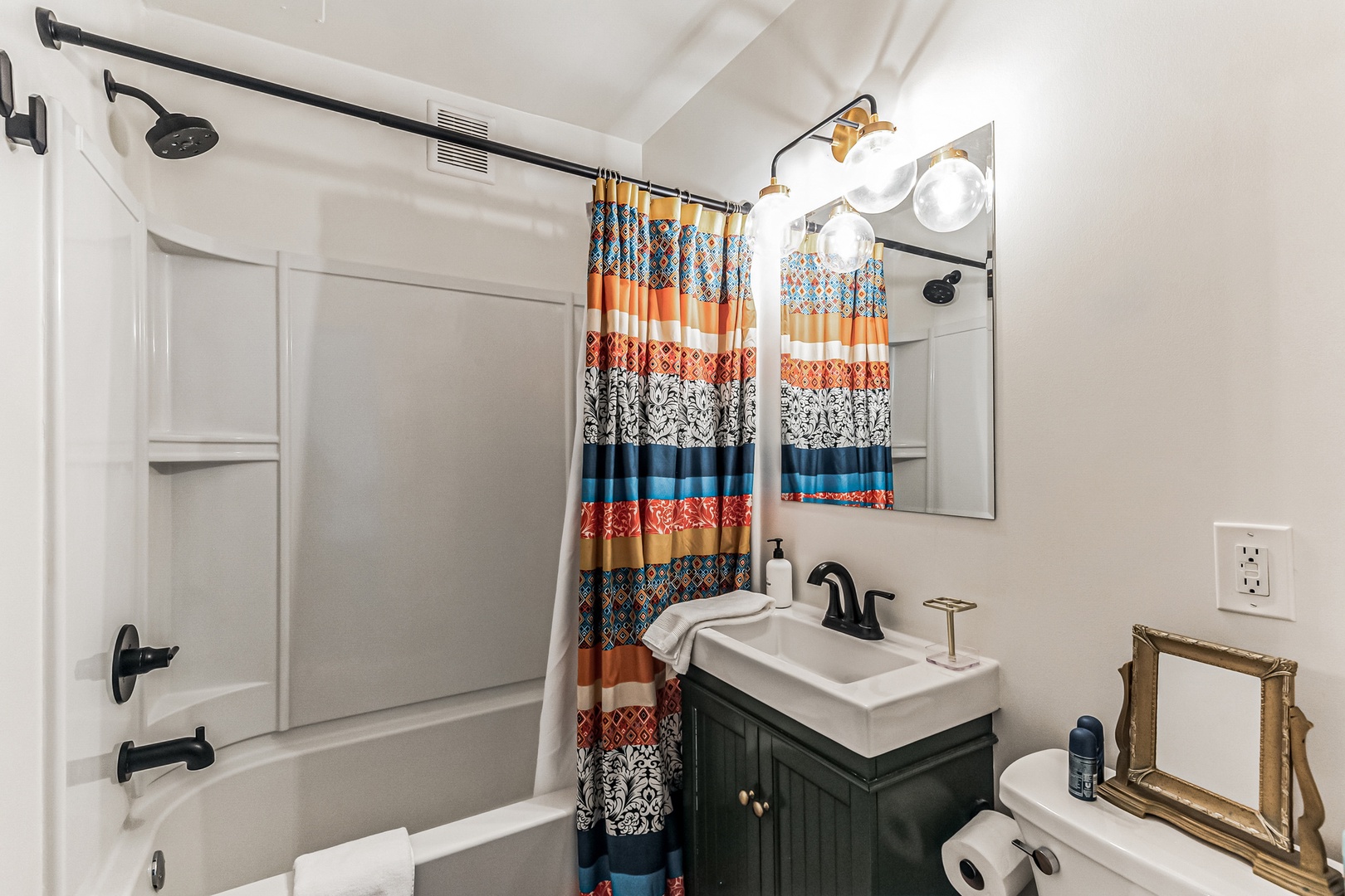 The full bathroom features a single vanity & shower/tub combo