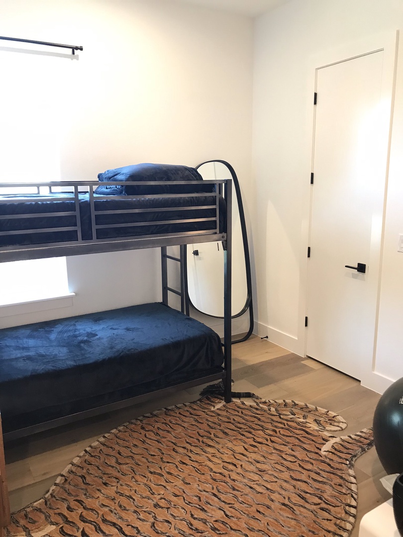 2nd bedroom: Twin bunkbed with office work desk